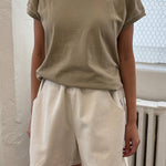 City Short - Naturel on model with clay shirt
