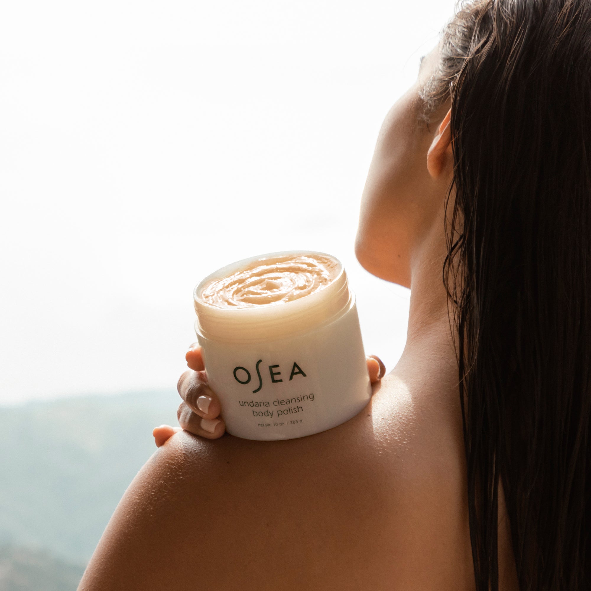 Undaria Cleansing Body Polish with model