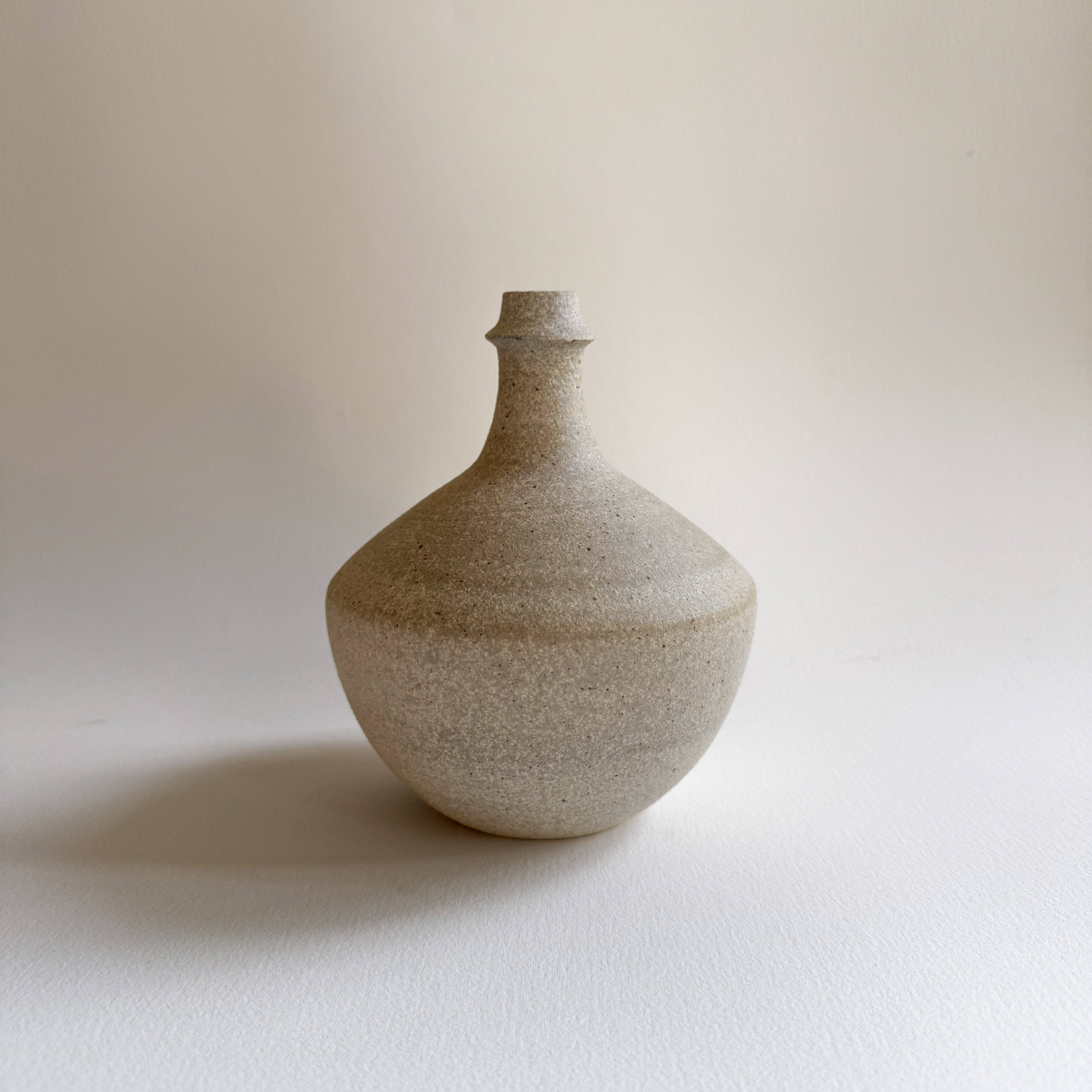 Quartzite Bottleneck Vase 013