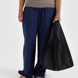 Standard Baggu - Black, in use