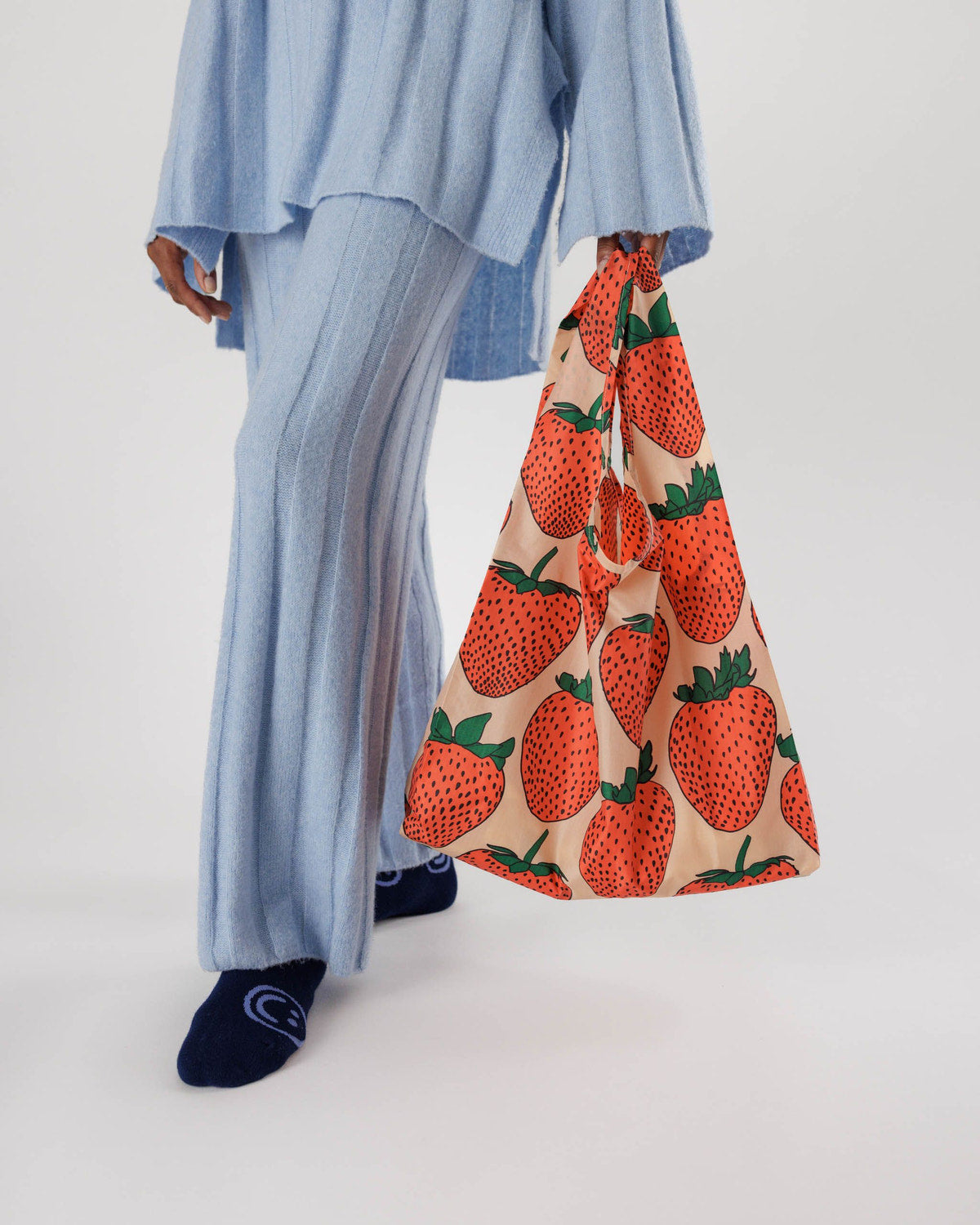Standard Baggu - Strawberry, in use