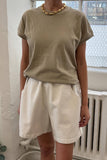 City Short - Naturel on model with clay shirt