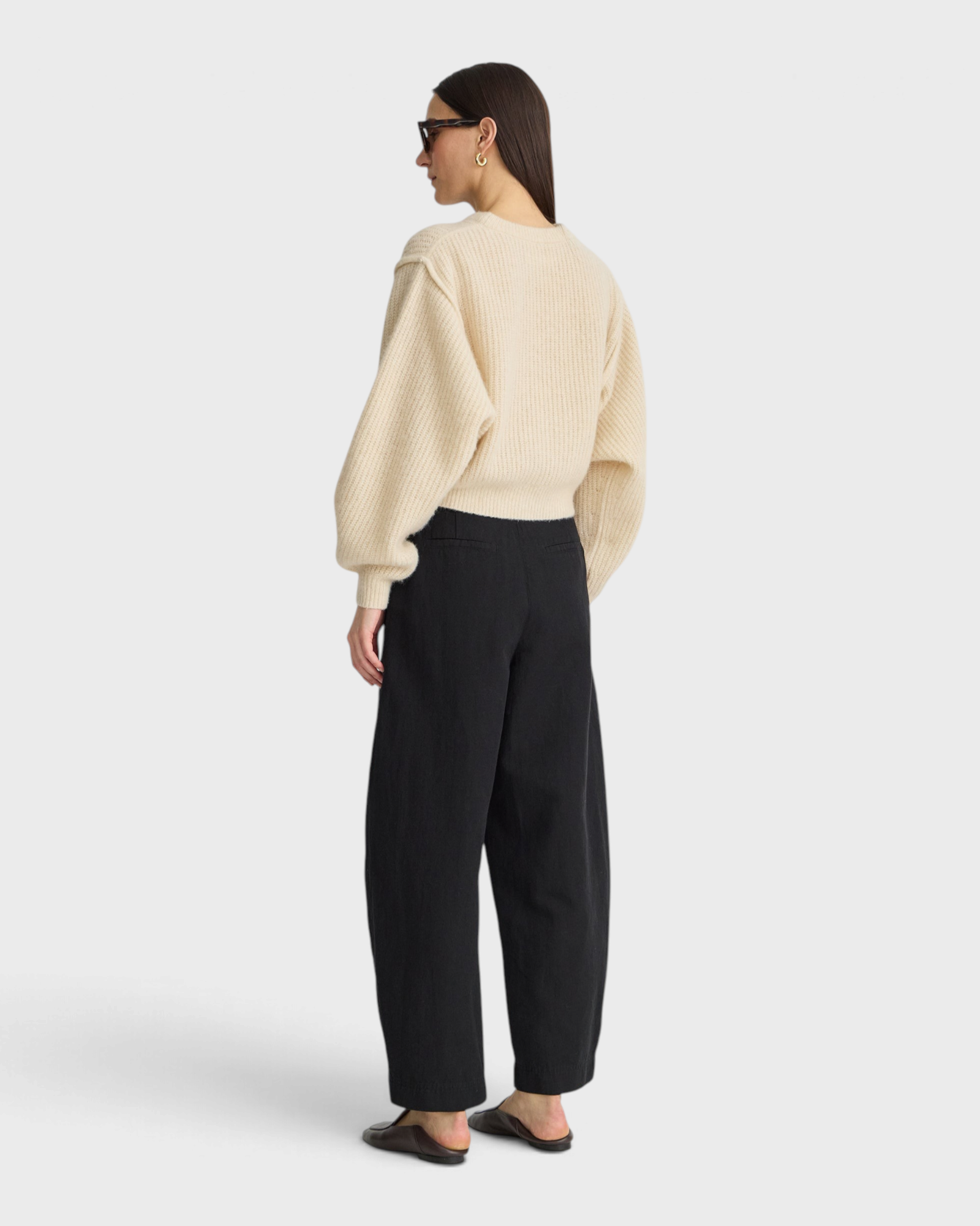 Apiece Apart Bari Crop Trouser in black, detail view