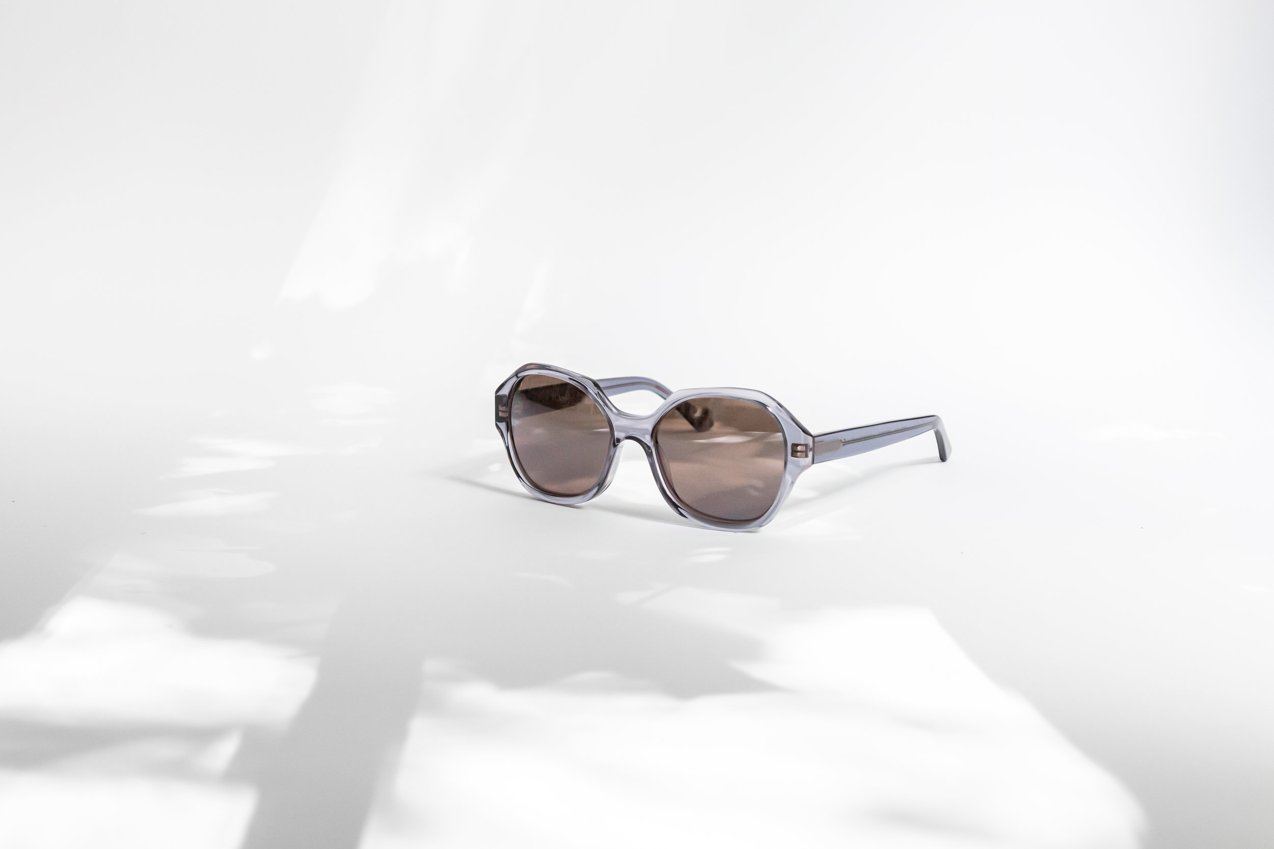 side vieew of 001 Sunglasses in Mermaid