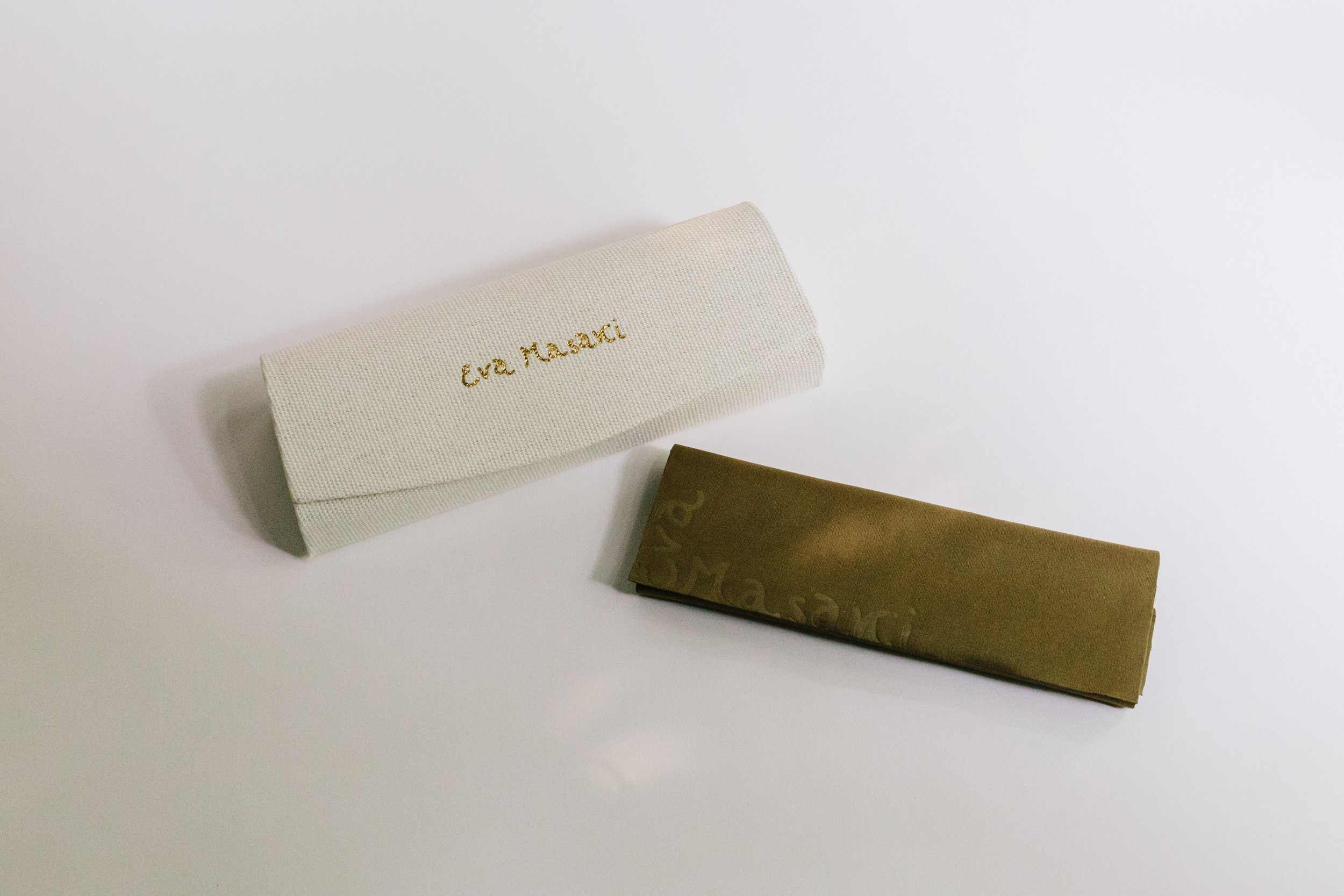 001 Sunglasses in Mermaid glasses case