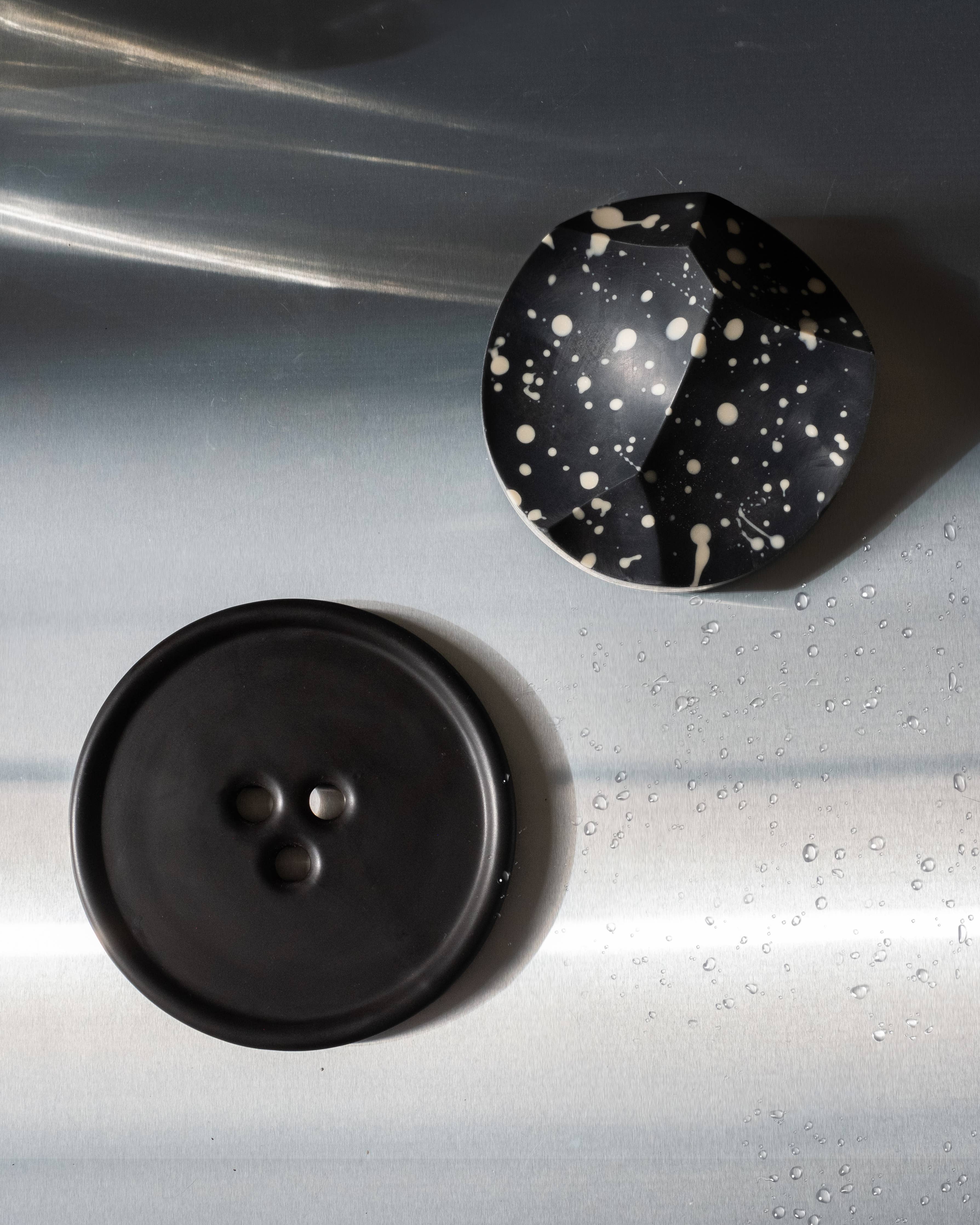 Erode Soap - Daily Detox with bouton plate