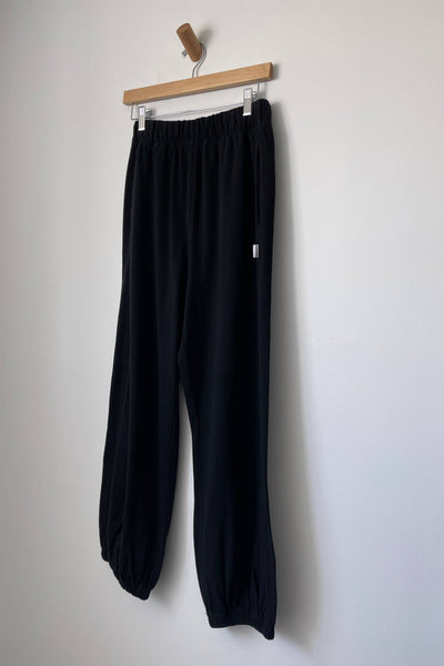 Le Bon Shoppe Balloon Pants in Black – JONES + CO