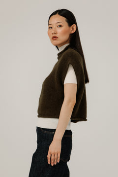 Alpaca Iris Vest - Dark Olive