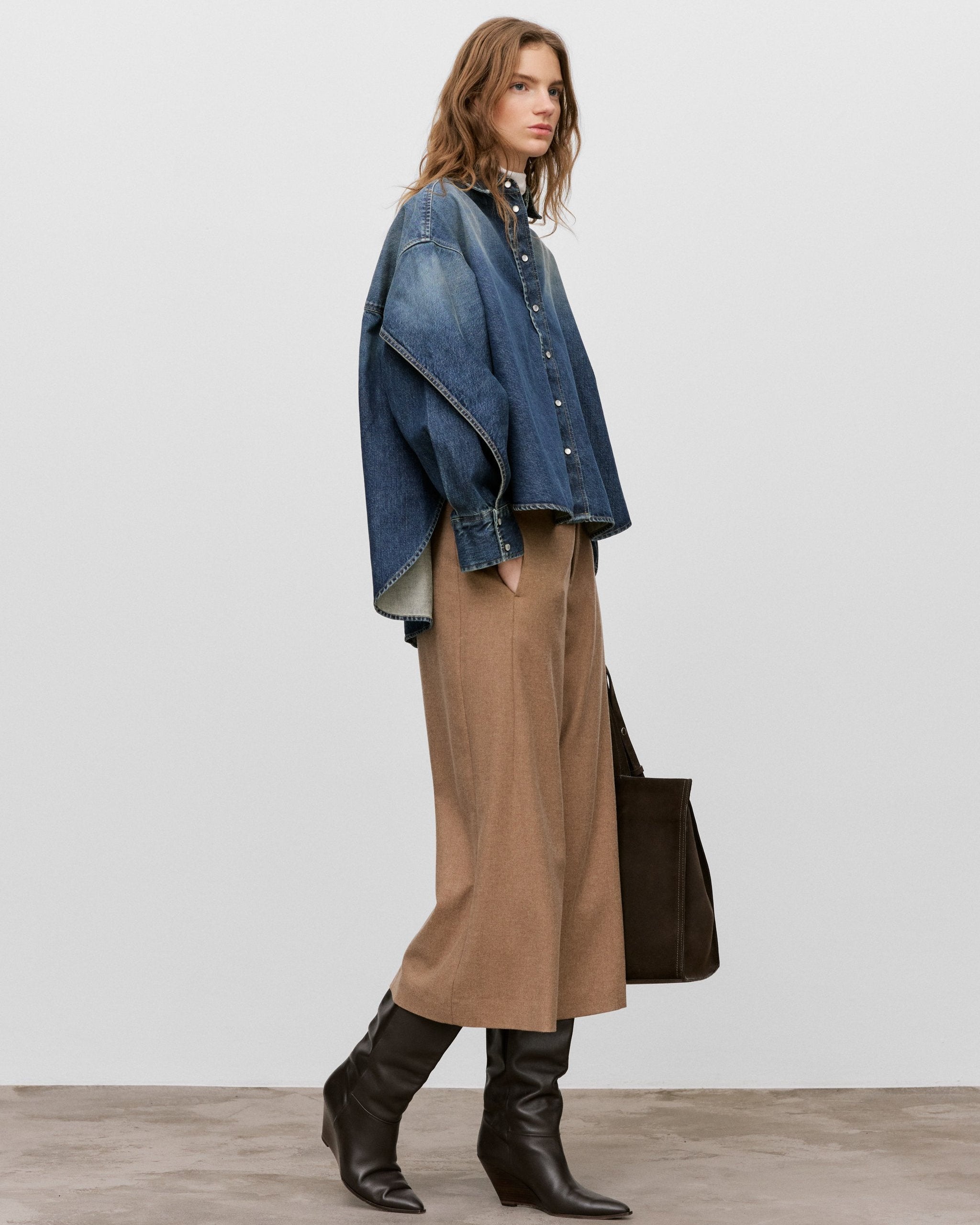 CLOSED Wren Pant - Wheat Beige, styled look with a denim jacket, showing the wide cropped leg.
