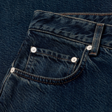 CLOSED Jazzie barrel jeans in dark blue, close-up of the front coin pocket with silver rivets