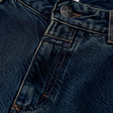 CLOSED Jazzie barrel jeans in dark blue, close-up of the button fly, waistband and CLOSED label