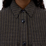 CLOSED Oversize Shacket - Juniper Green, close-up of the collar, button placket and chest pockets in multicoloured check.
