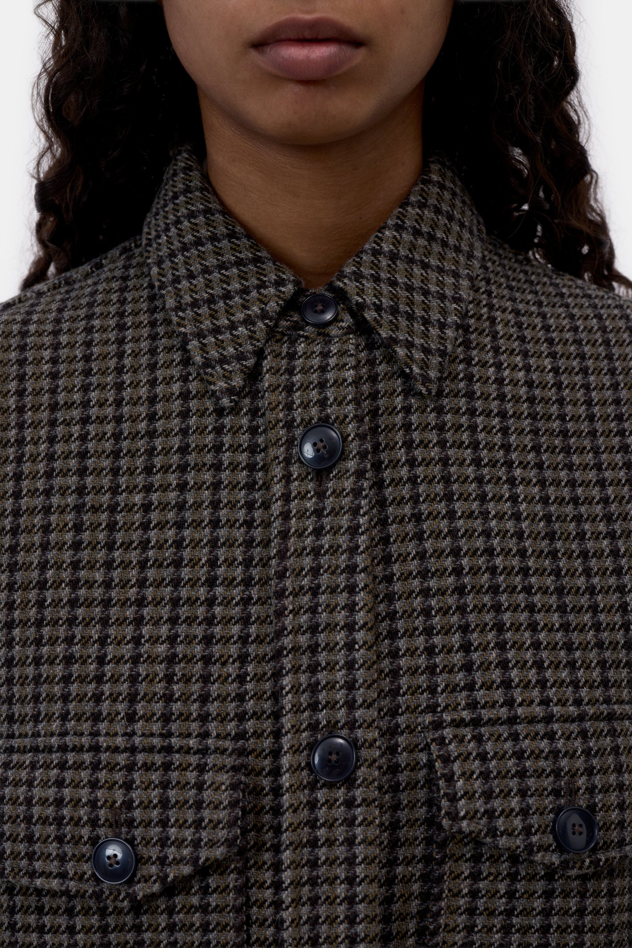 CLOSED Oversize Shacket - Juniper Green, close-up of the collar, button placket and chest pockets in multicoloured check.