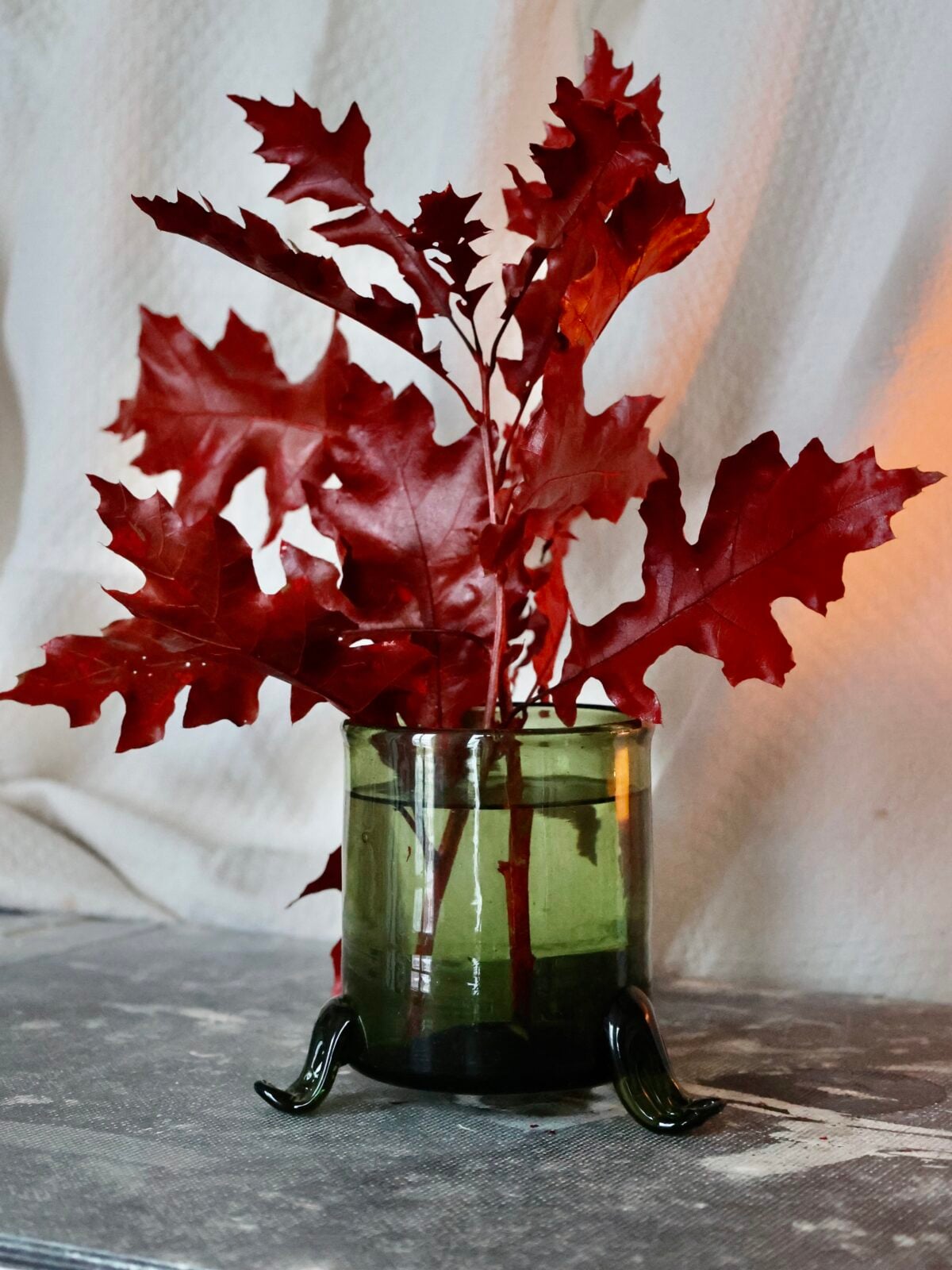 La Soufflerie Hurricane Vase with 3 Feet Vert Fumé