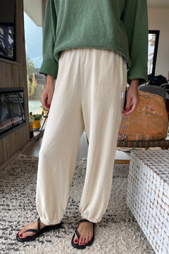 Balloon Pants - Naturel on model front view 