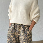 Zoe Cotton Sweater - Naturel with city shorts