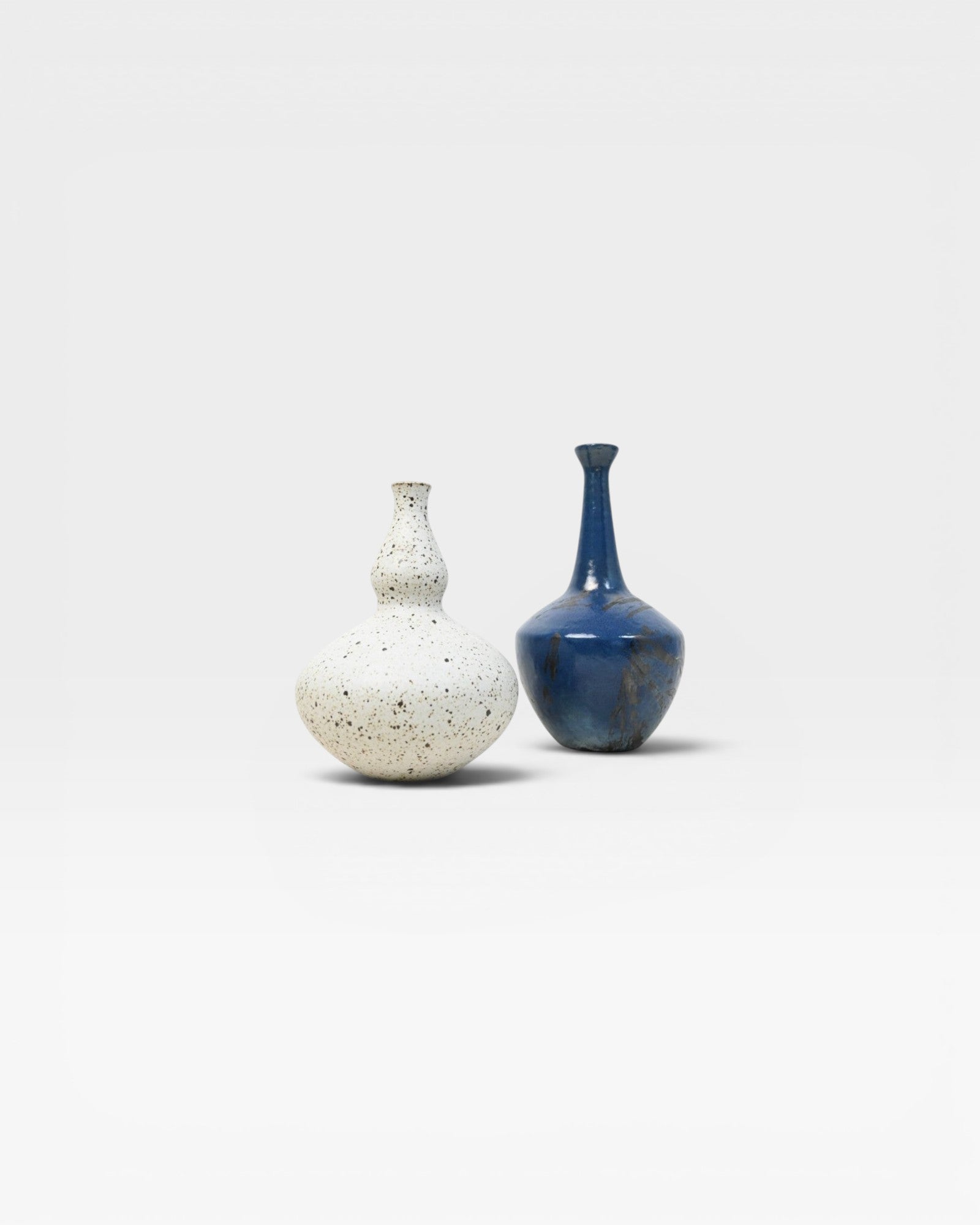 Mono Bottleneck Vase 006 — view 2
