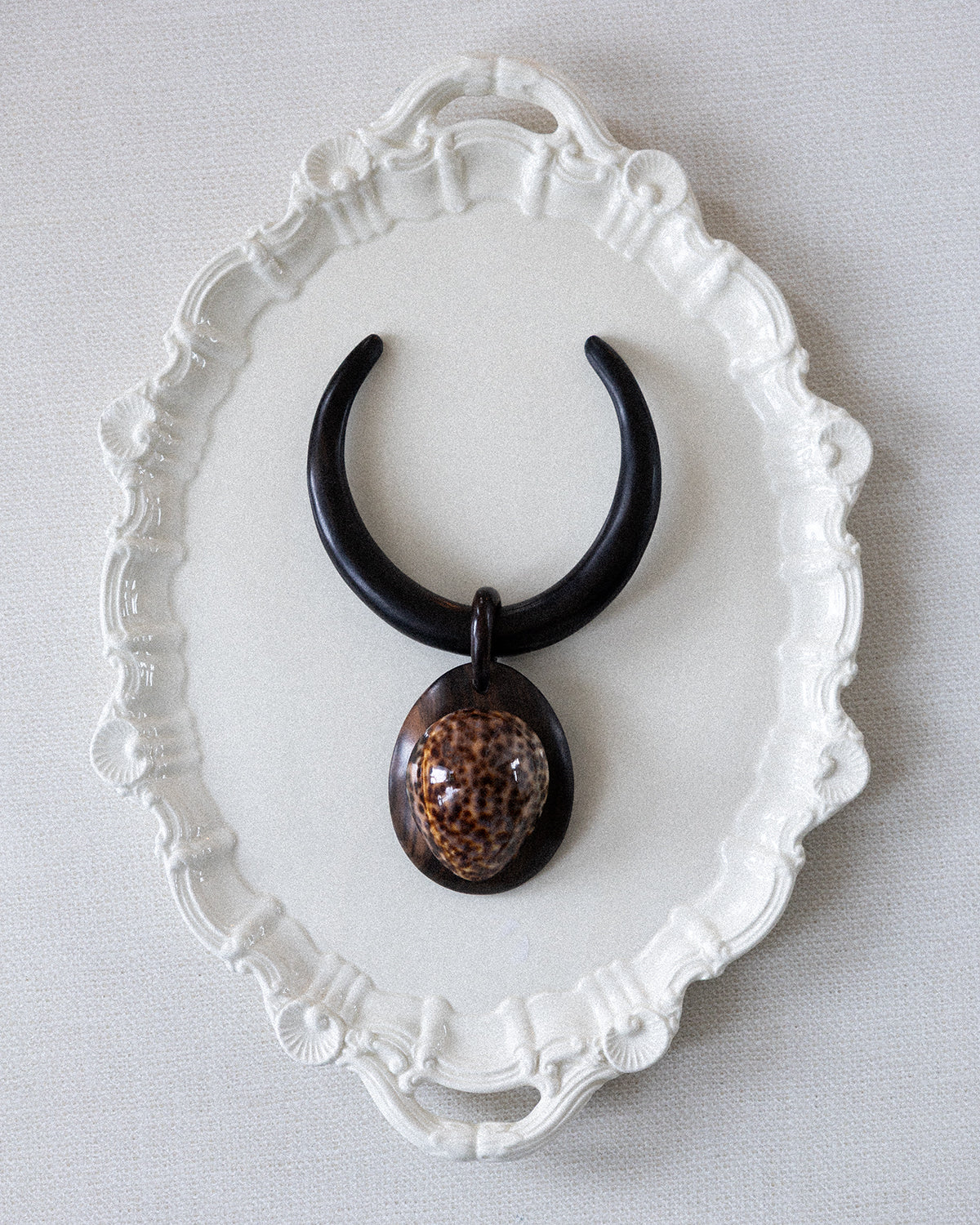 Vintage Oceanic Elegance Cowrie Shell Pendant Necklace