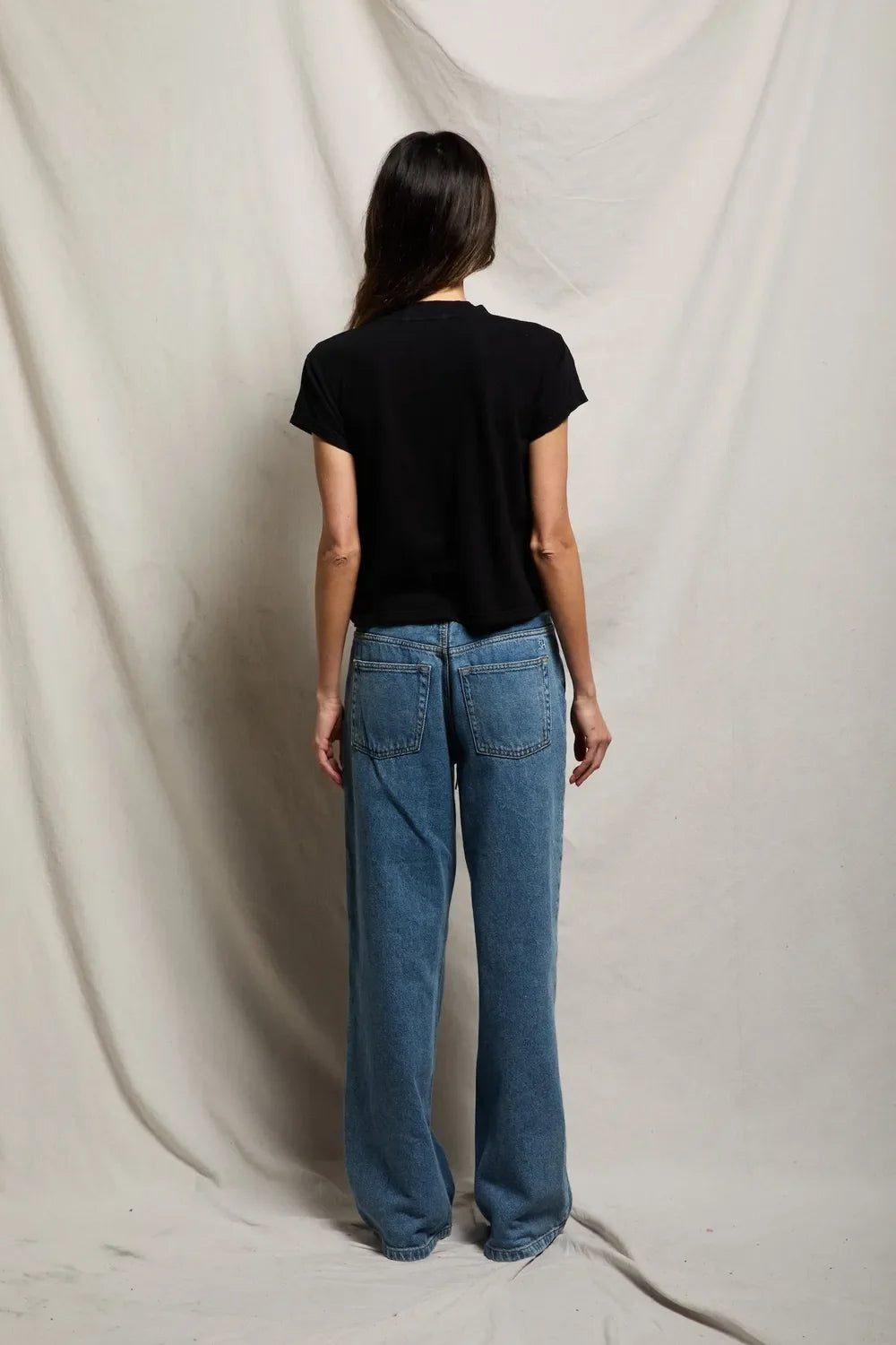 Alanis V Neck - True Black, relaxed cropped fit side view