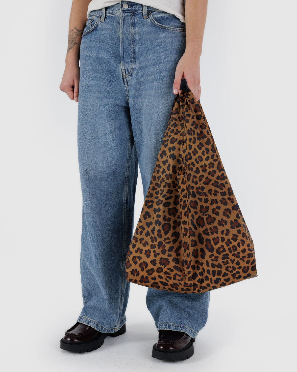 Standard Baggu - Leopard, in use