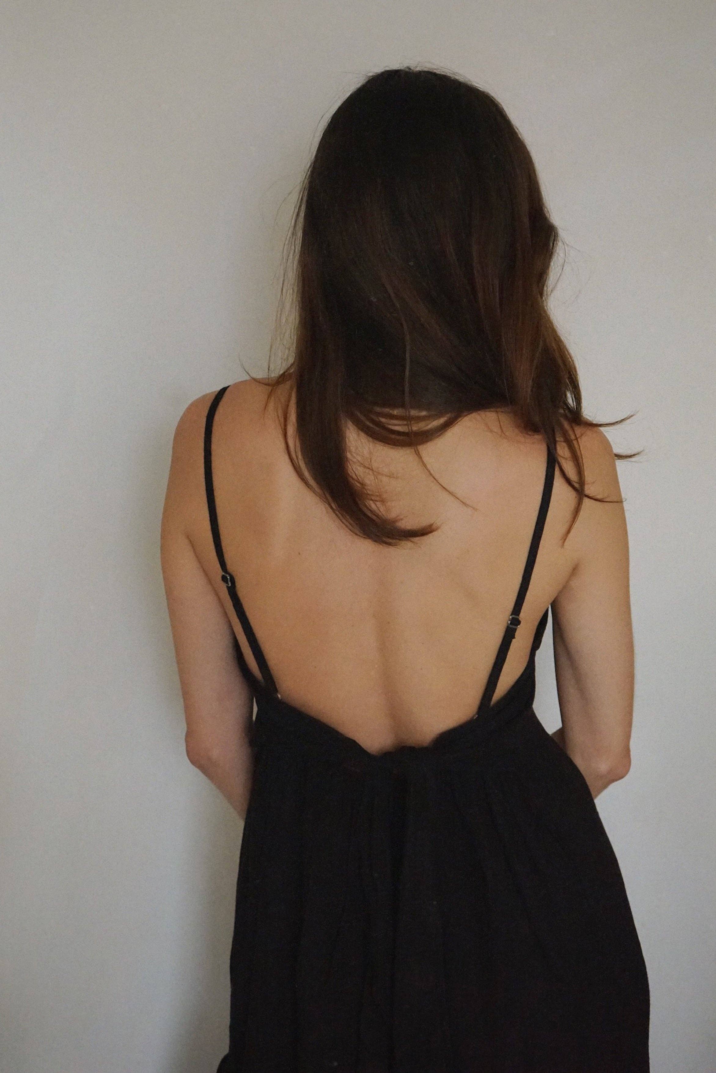 straps of The Alma Dress - Noir