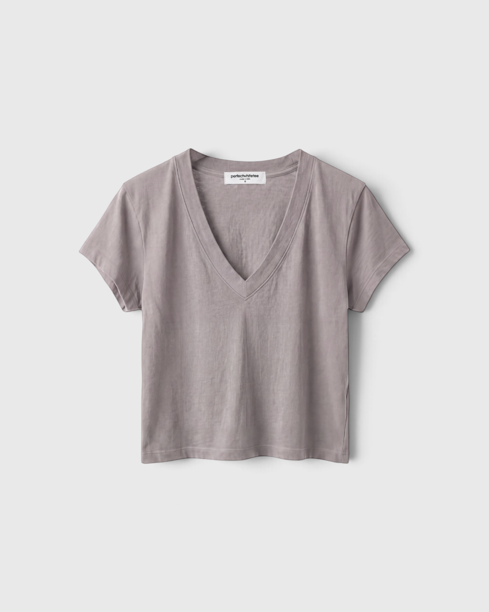 JONES + CO Alanis V-neck tee in cloud gray recycled cotton with a relaxed cropped fit and short sleeves.
