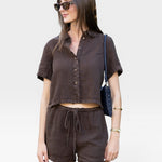 JONES + CO Anais Linen Shirt in chestnut brown. Short-sleeve, button-down, cropped linen shirt with a relaxed fit.