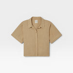 JONES + CO Anais Linen Shirt in toffee. Short-sleeve, button-down linen shirt with a relaxed fit and minimalist collar.