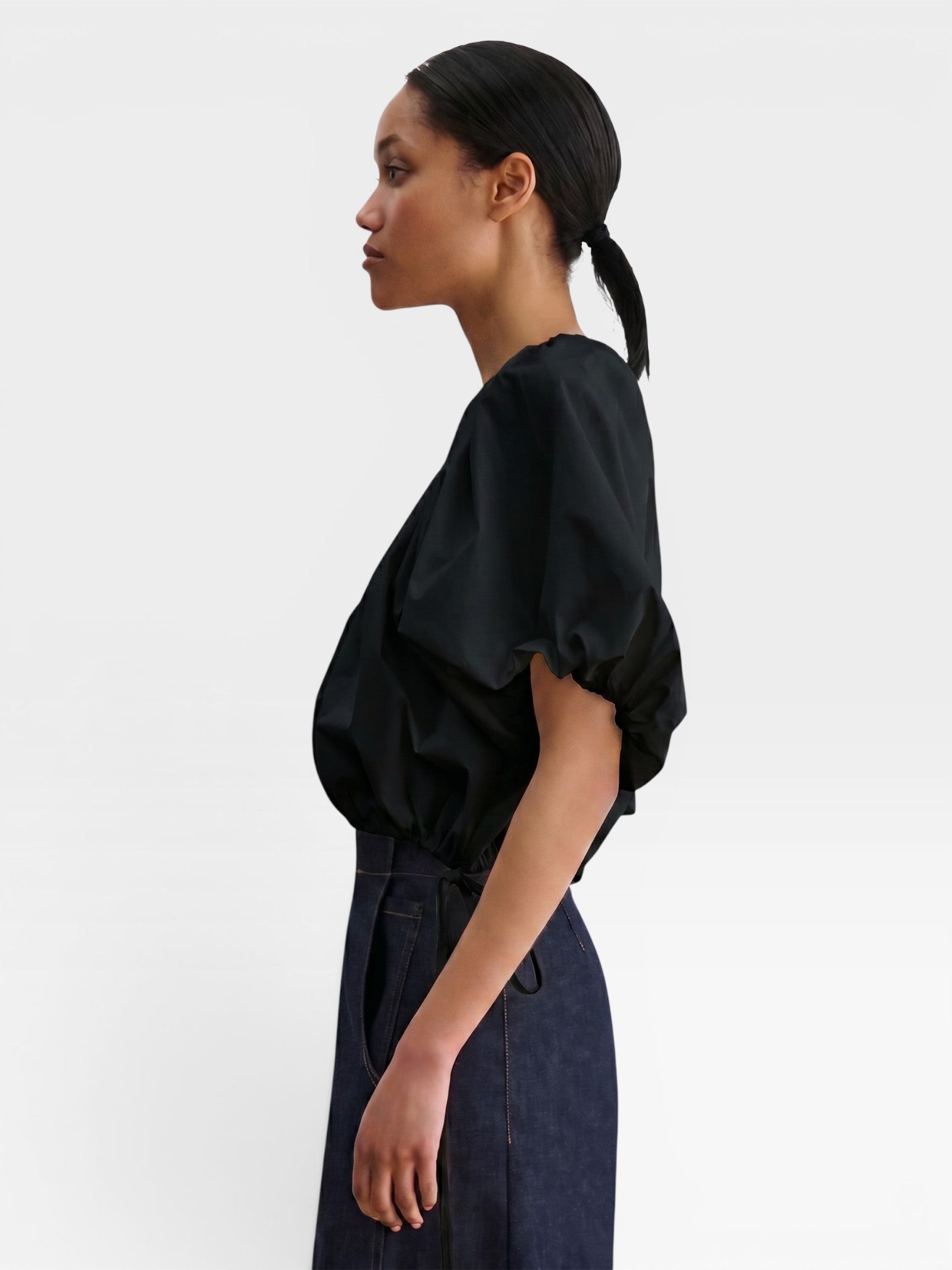 JONES + CO black cropped V-neck balloon top in organic cotton poplin with adjustable waist ties, side view