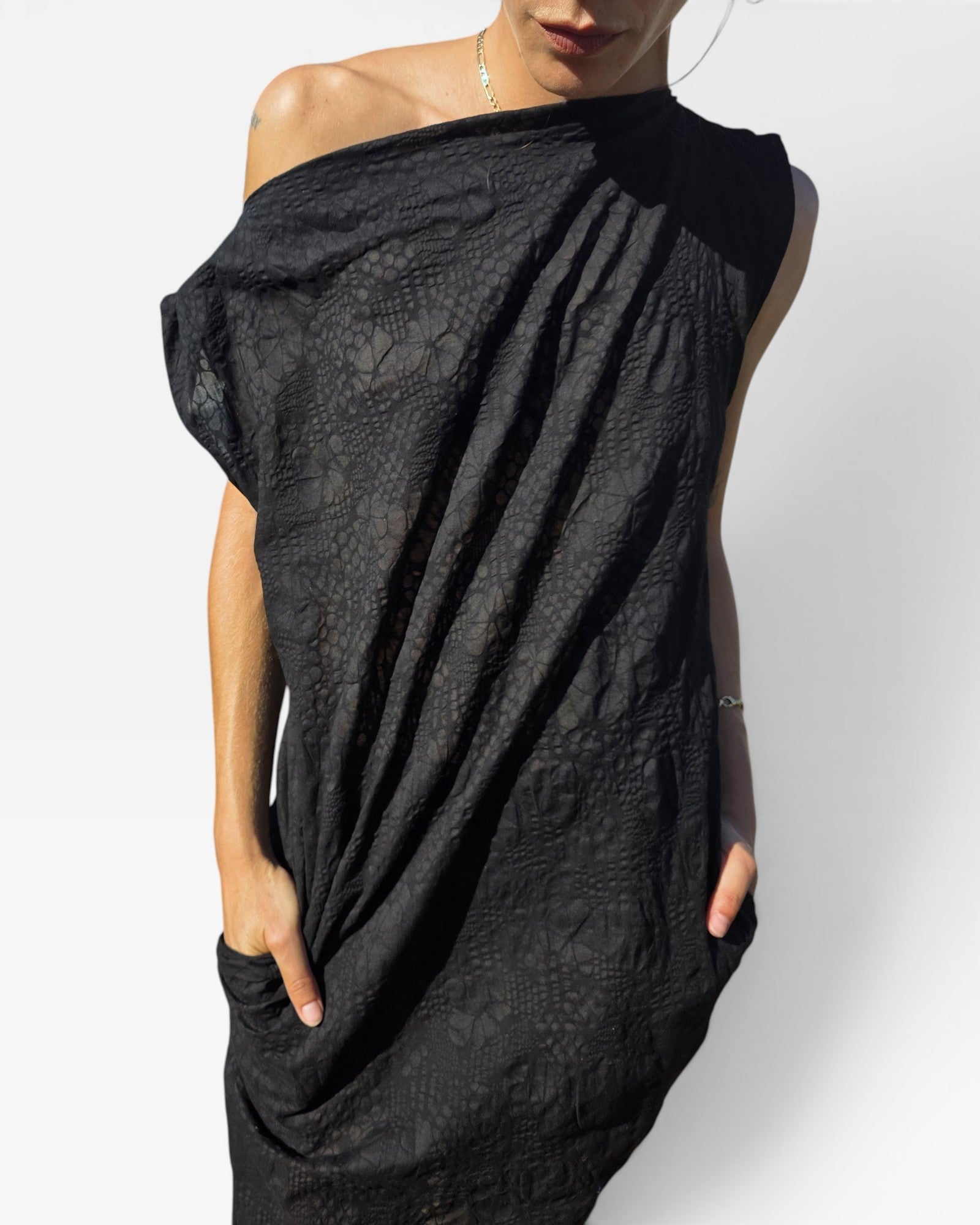 JONES + CO black floral embossed seersucker shift dress with off-shoulder neckline and side pockets