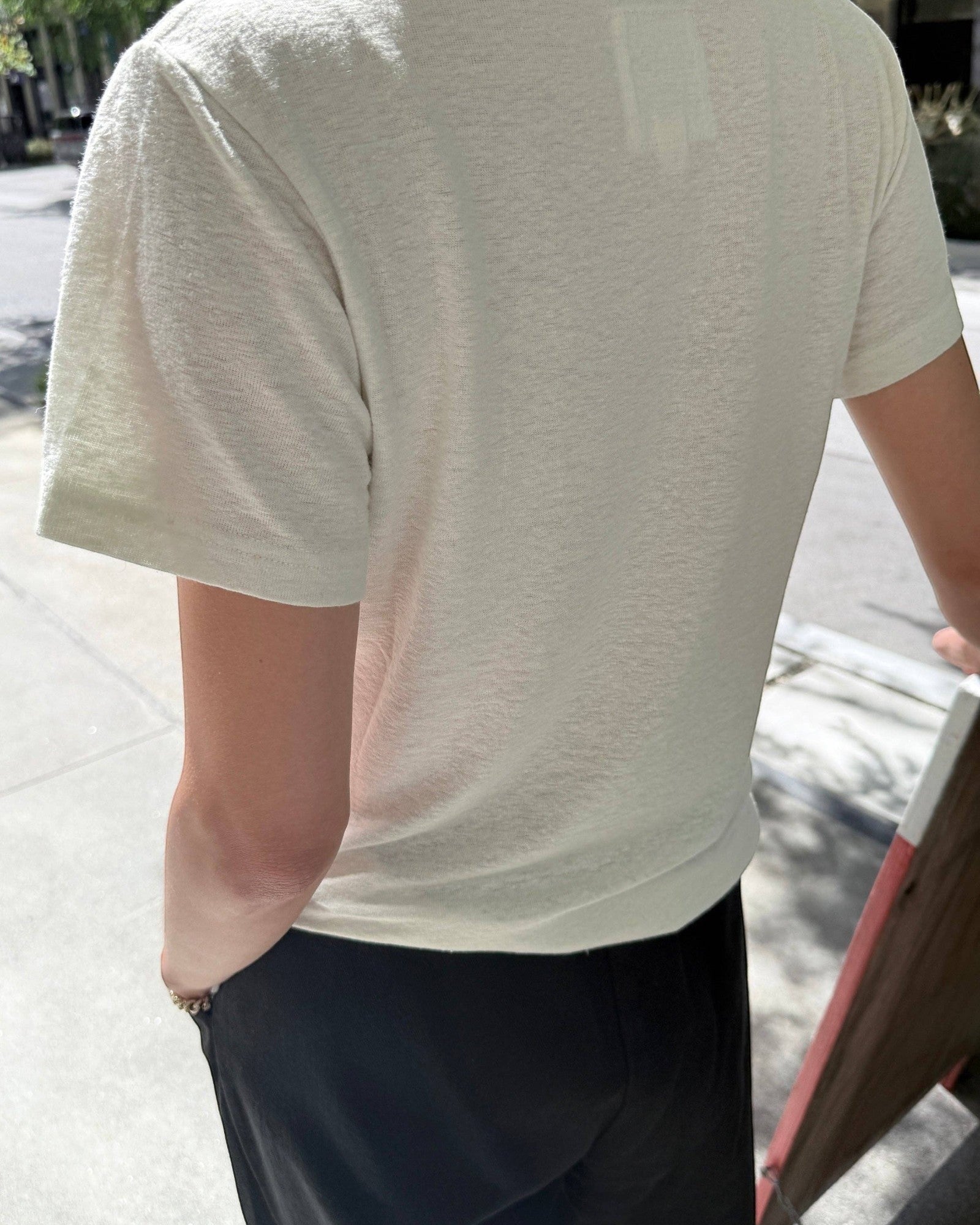 JONES + CO Bo Linen Blend Tee in Salt. Relaxed fit, crew neck, short sleeves, textured, sheer fabric.