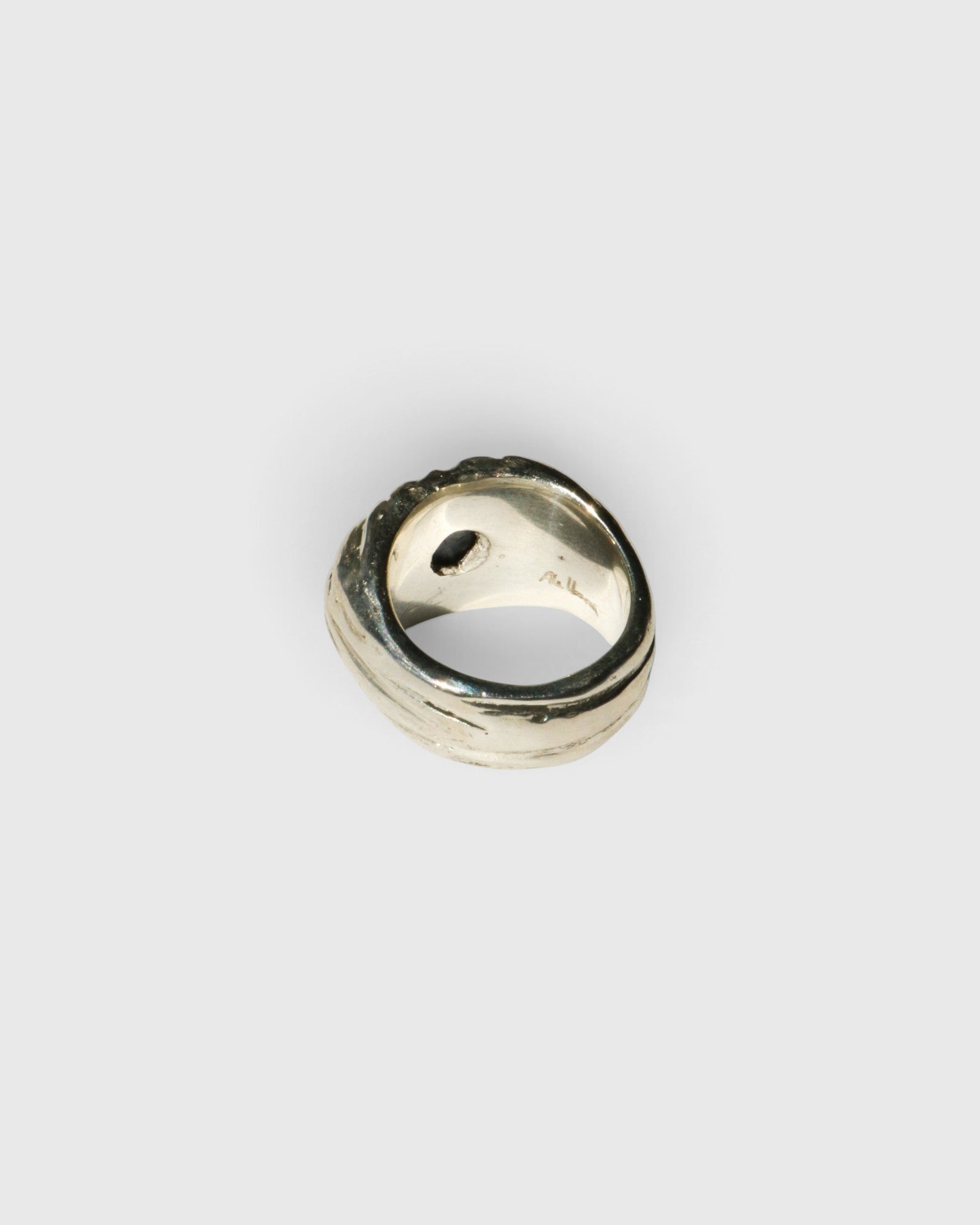 JONES + CO Dean ring in .925 sterling silver featuring a sculptural band and a blue star sapphire gemstone