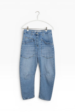JONES + CO Easton Jean in malibu wash denim. High-waisted, relaxed fit jeans with large front pockets and knee panel details.