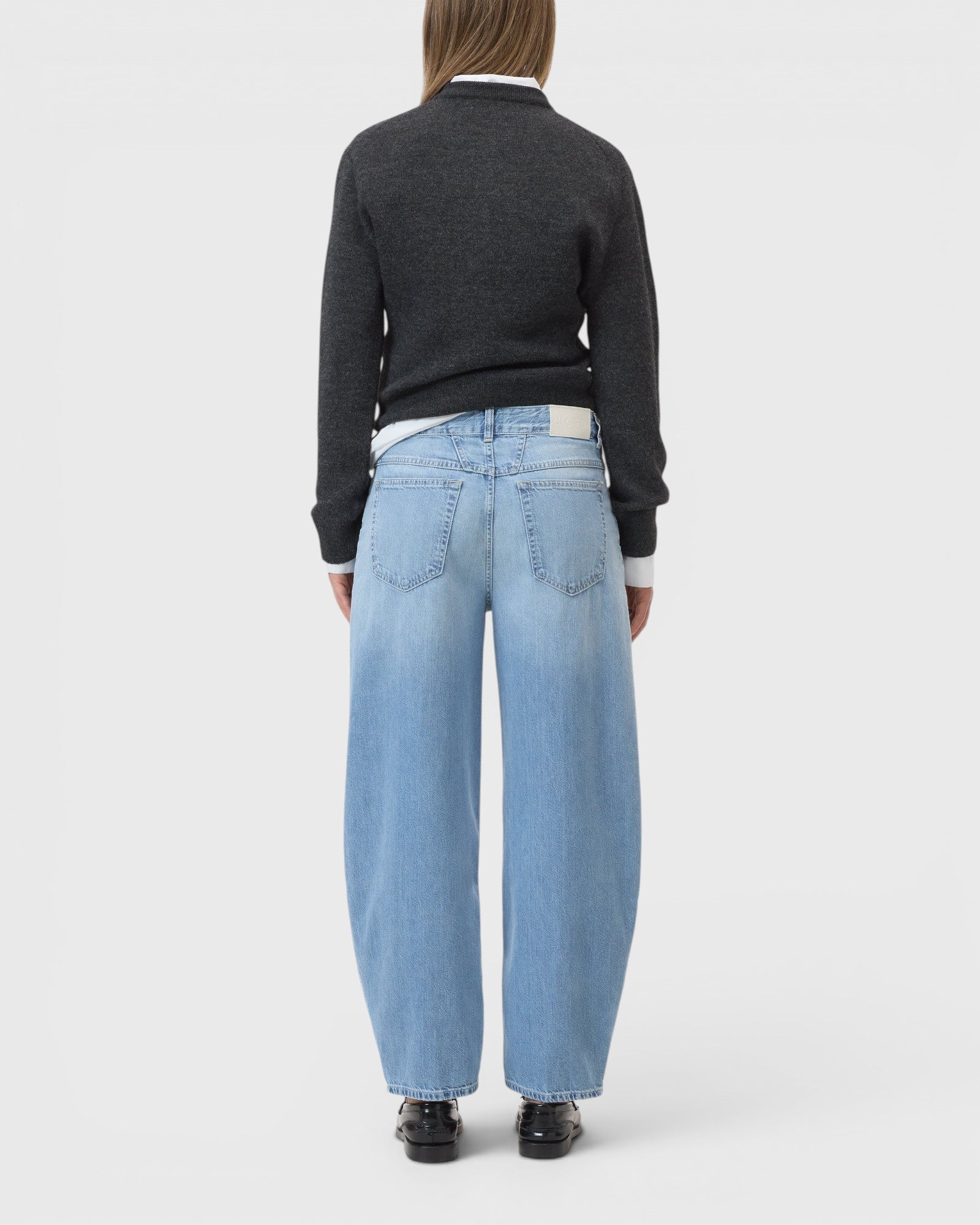 JONES + CO Jazzie barrel jeans in light blue denim with a cropped leg and five-pocket design, back view.