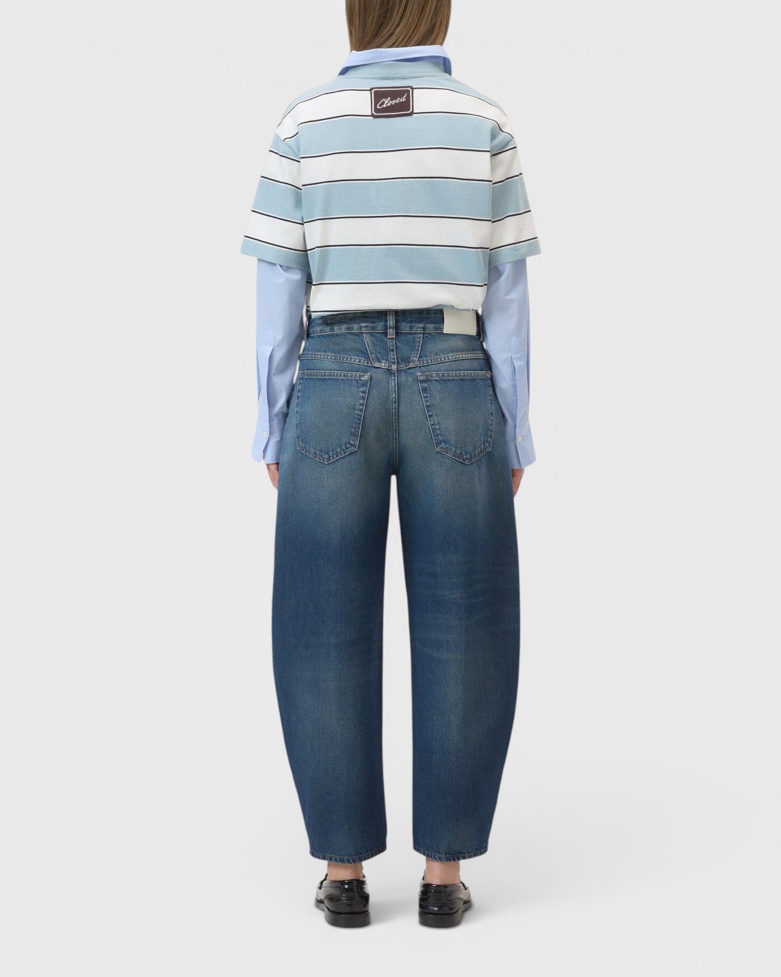 JONES + CO Jazzie barrel jeans in dark blue denim with a cropped leg and five-pocket design, back view
