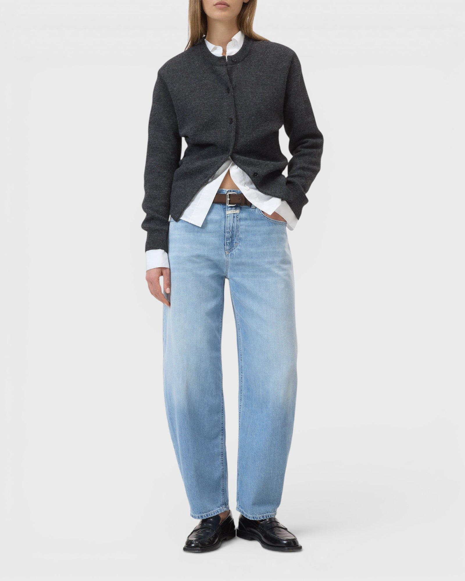 JONES + CO Jazzie barrel jeans in light blue denim with a mid-rise waist and cropped leg on a model
