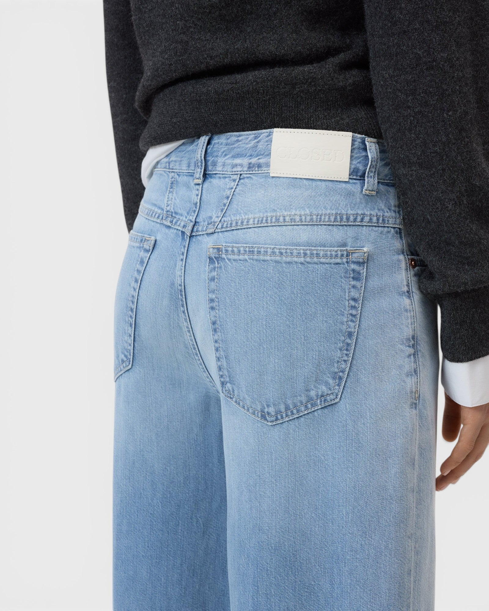 JONES + CO Jazzie barrel jeans in light blue denim with a mid-rise waist and classic five-pocket design