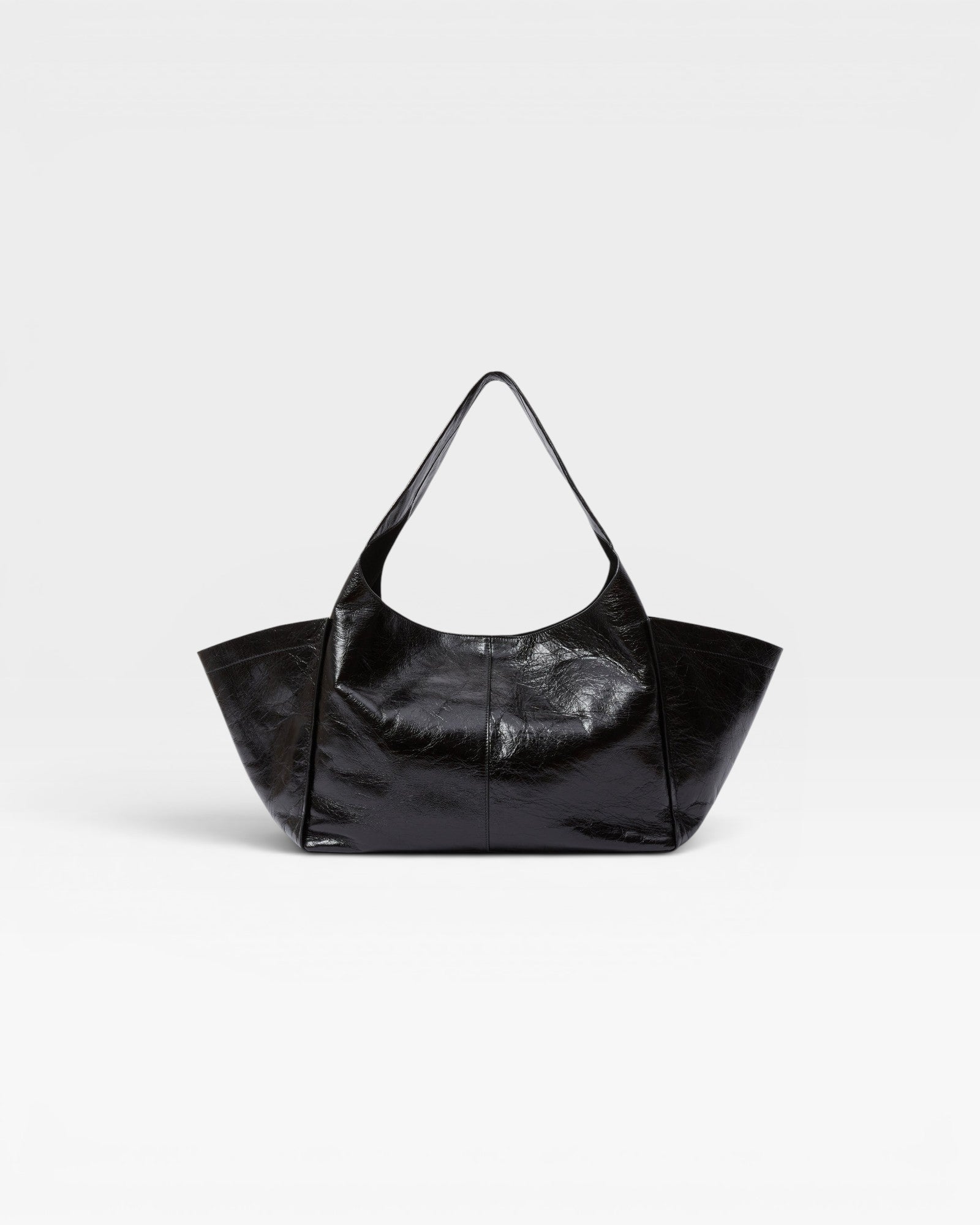 JONES + CO Large black patent leather tote bag with fixed shoulder strap and magnetic closure.