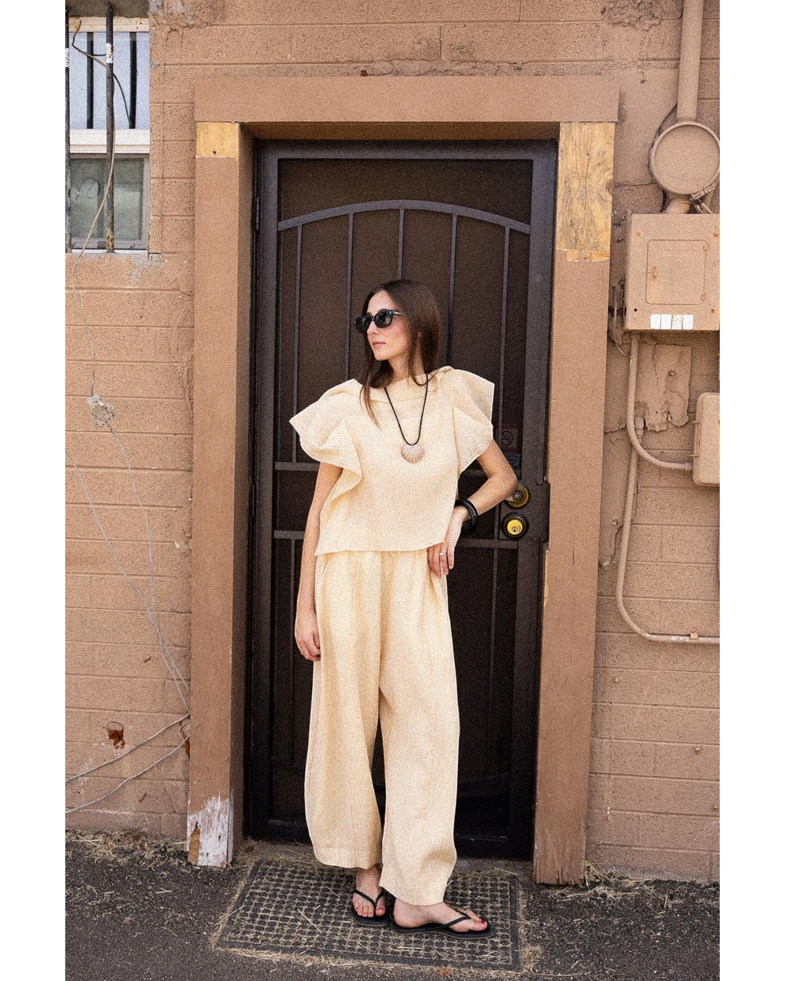 JONES + CO cream linen blend pleated wide leg pants and flutter sleeve top set