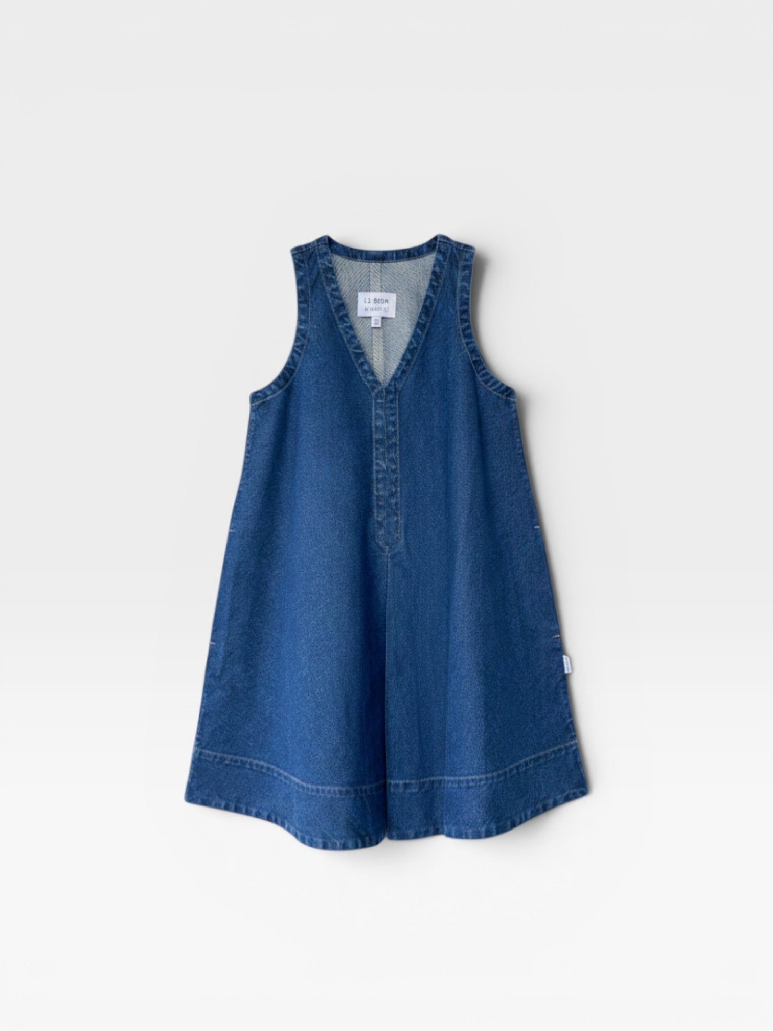 JONES + CO Mable sleeveless A-line denim dress in dark wash with V-neck and side pockets. 100% cotton.