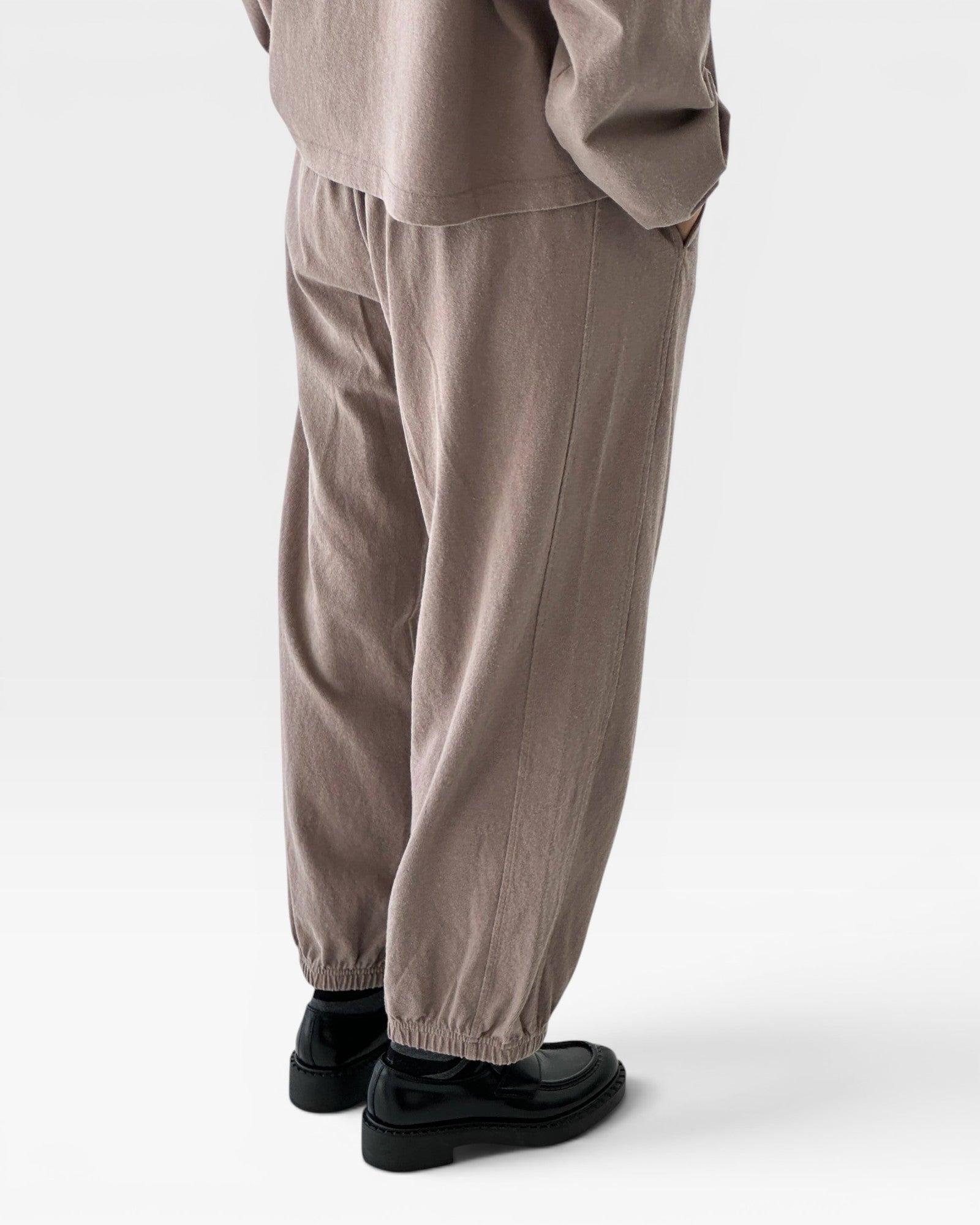 JONES + CO mushroom brown balloon pants with elastic waist and leg openings, side pockets.