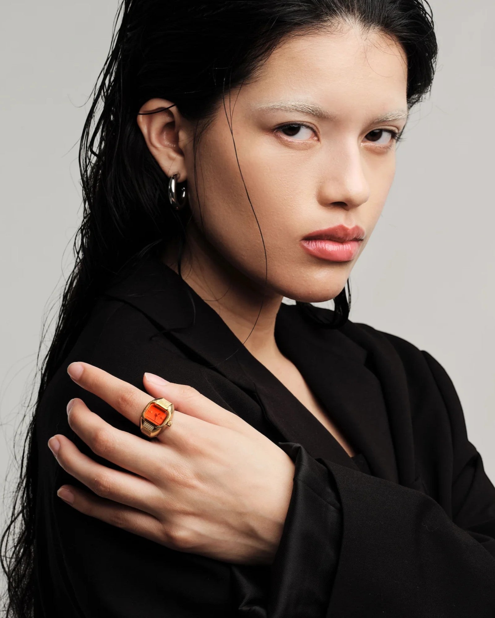 JONES + CO Nocturne Time Ring in 18K deep gold-plated stainless steel with a flame-colored crystal on a model