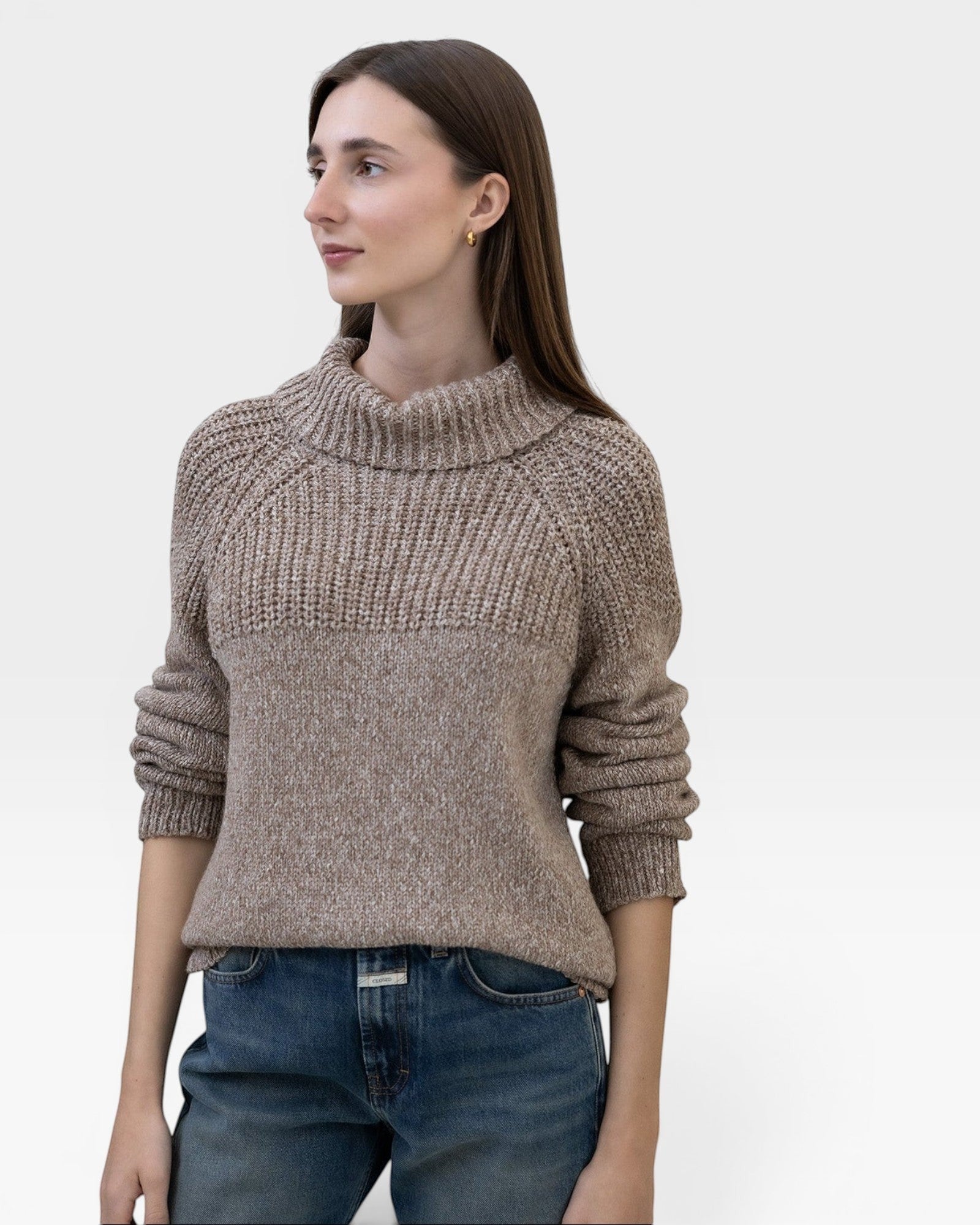 JONES + CO nutmeg turtleneck sweater in baby alpaca and organic cotton. Features chunky rib details on shoulders and cuffs.