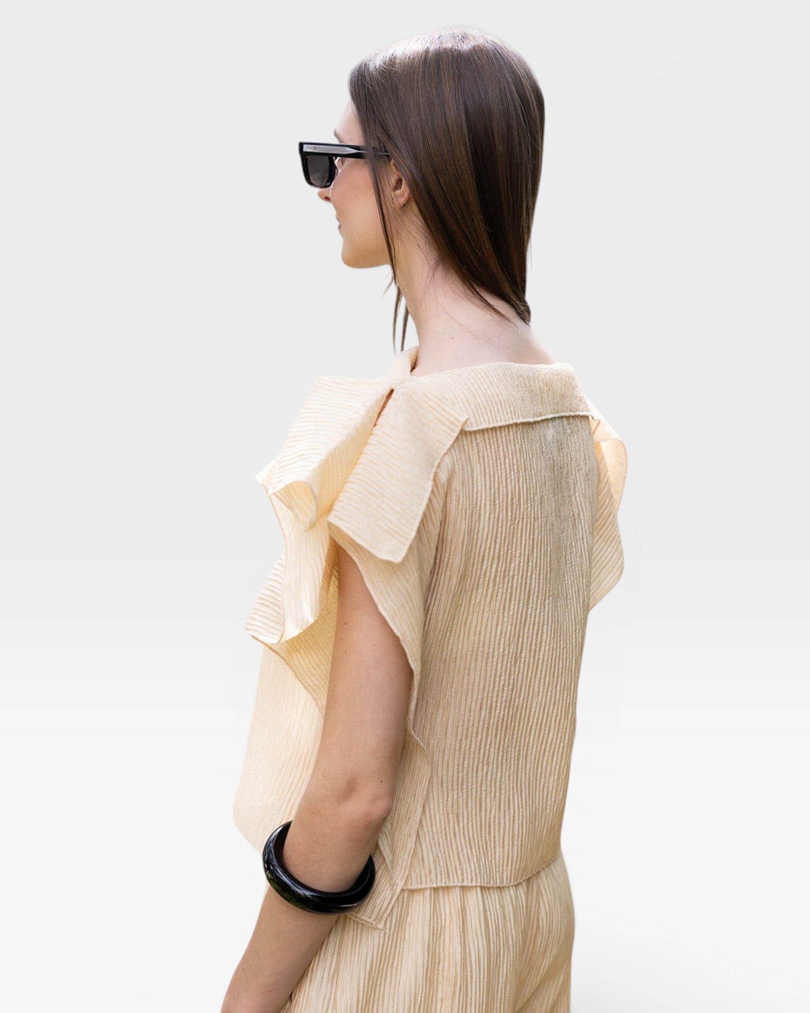 JONES + CO cream pleated linen blend wide leg pants and flutter sleeve top set with off-shoulder option.