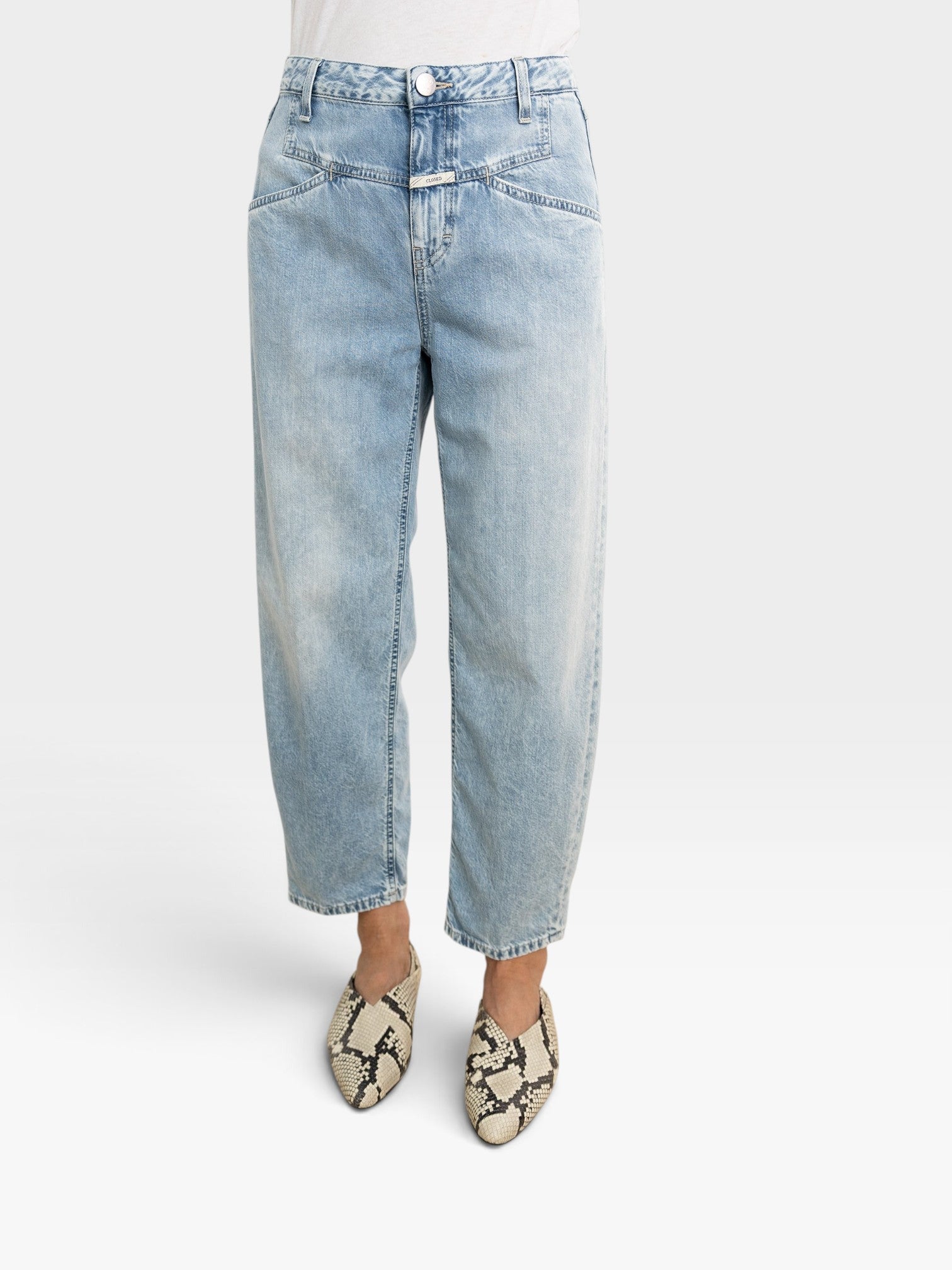 JONES + CO Stover-X relaxed light blue organic cotton jeans with signature X-pockets and a cropped leg fit
