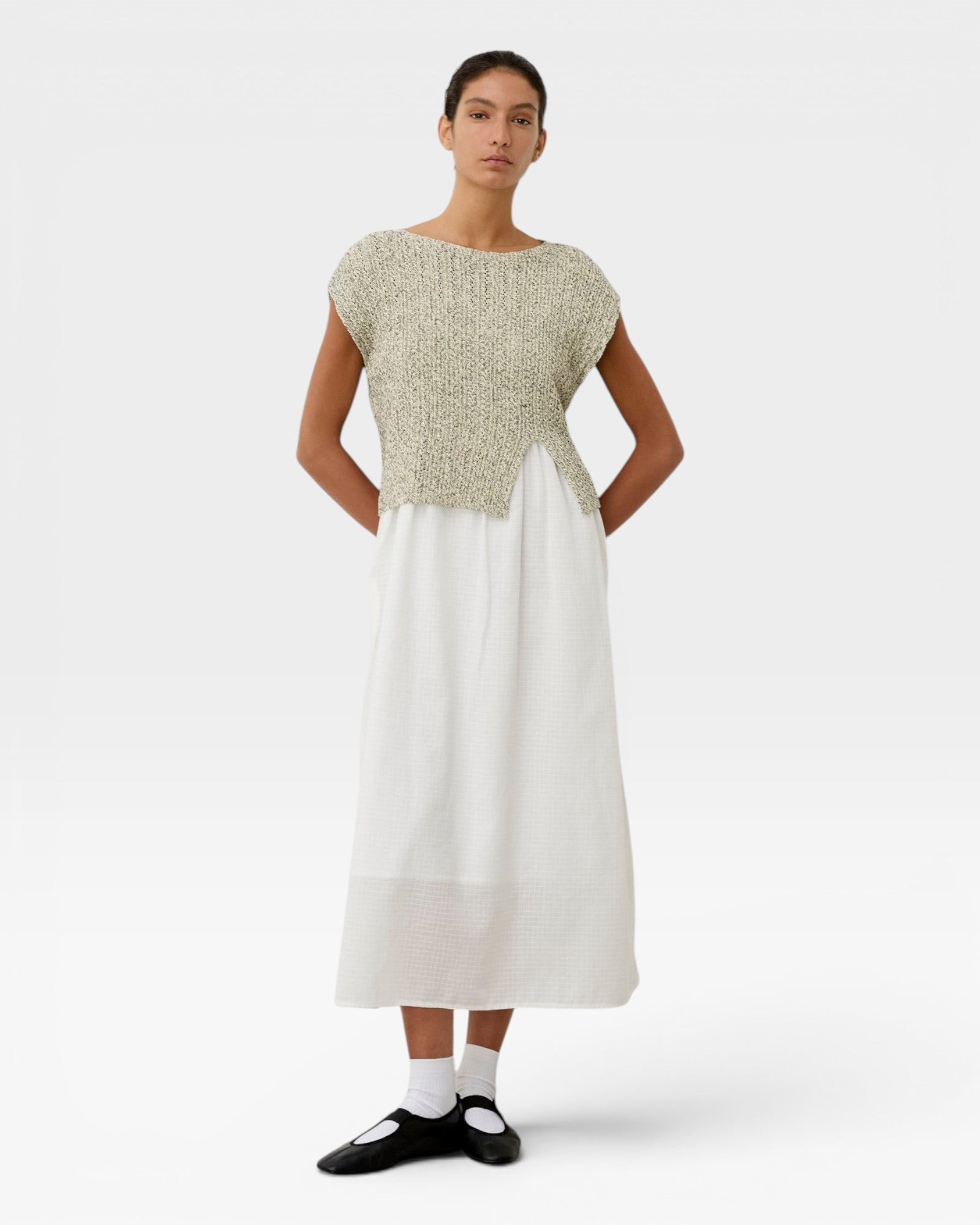 JONES + CO Toledo Top in marble ecru novelty yarn. Sleeveless, relaxed fit with an open front hem detail. Seamless 3D knit.