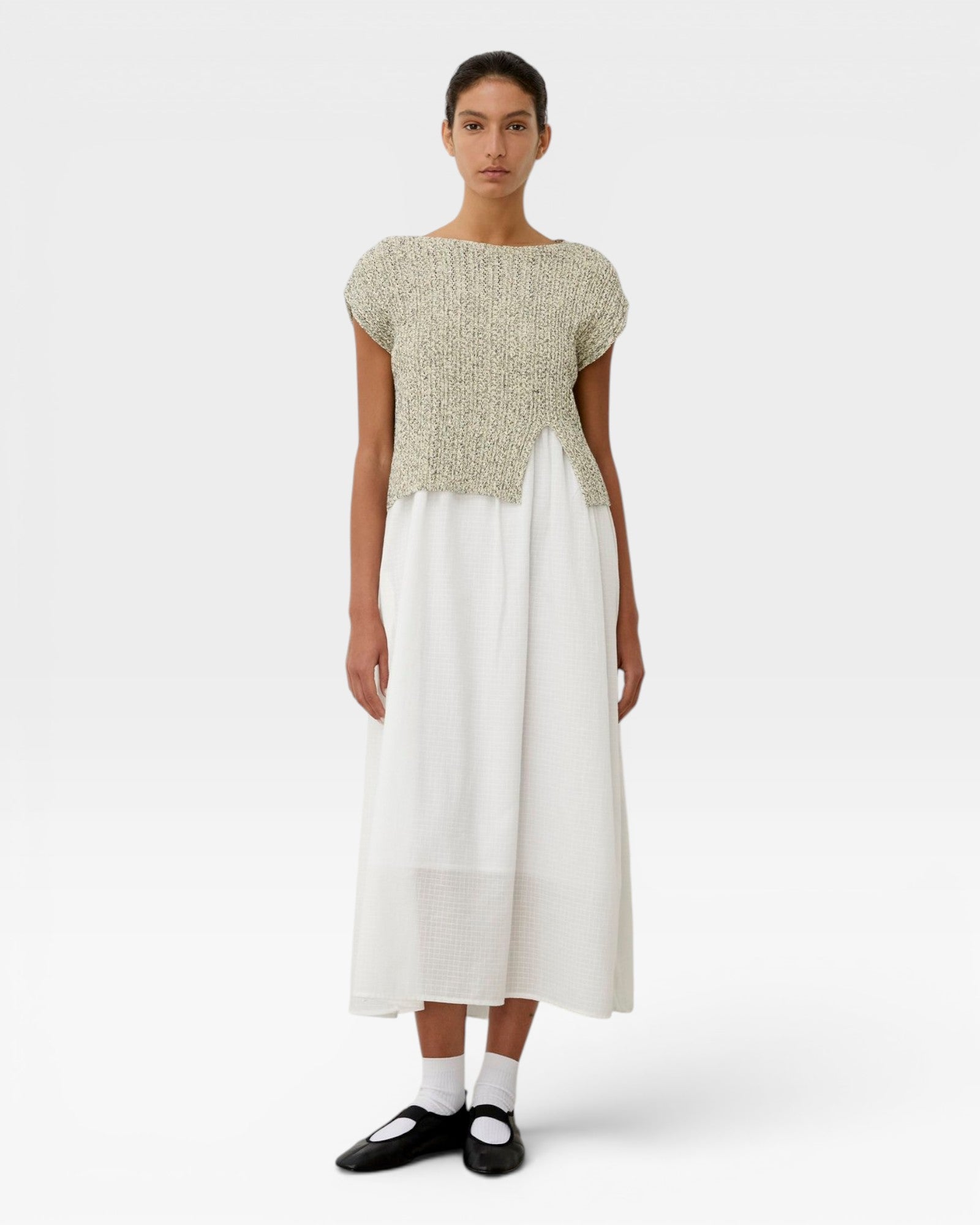 JONES + CO Toledo Top in marble ecru novelty yarn. Relaxed, sleeveless knit with open front hem detail and seamless construction.