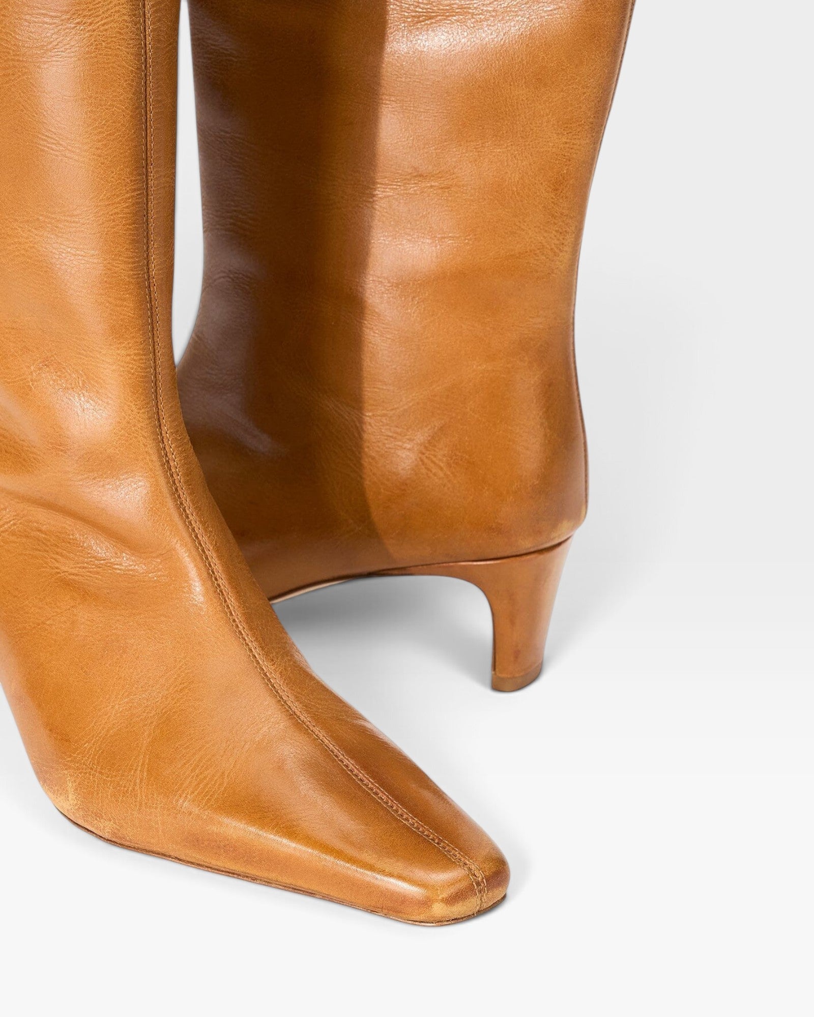 JONES + CO Wally knee-high boots in cashew distressed leather with a pointed toe and slim kitten heel.