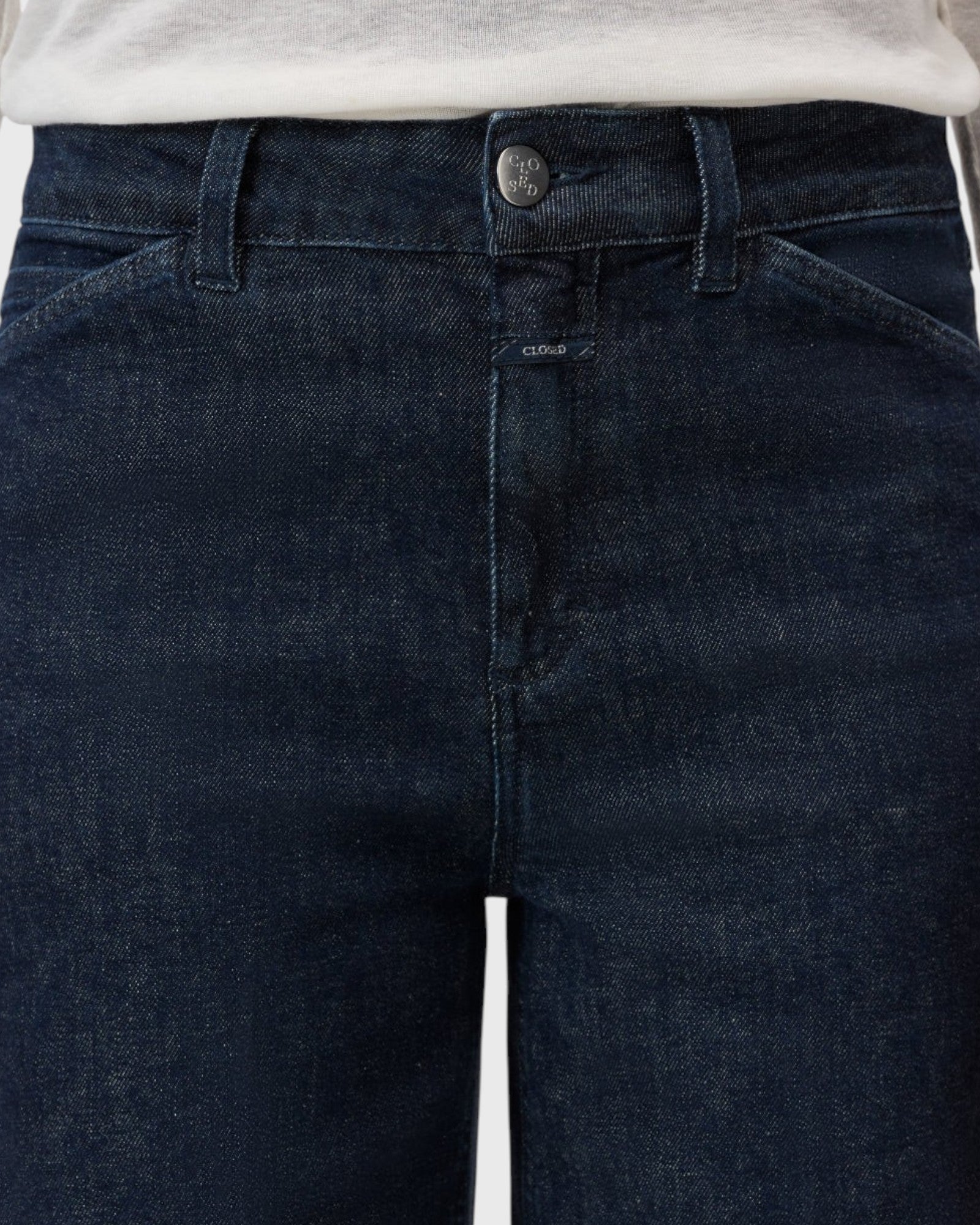 JONES + CO Wera jeans in dark blue denim featuring a button fly and classic belt loops