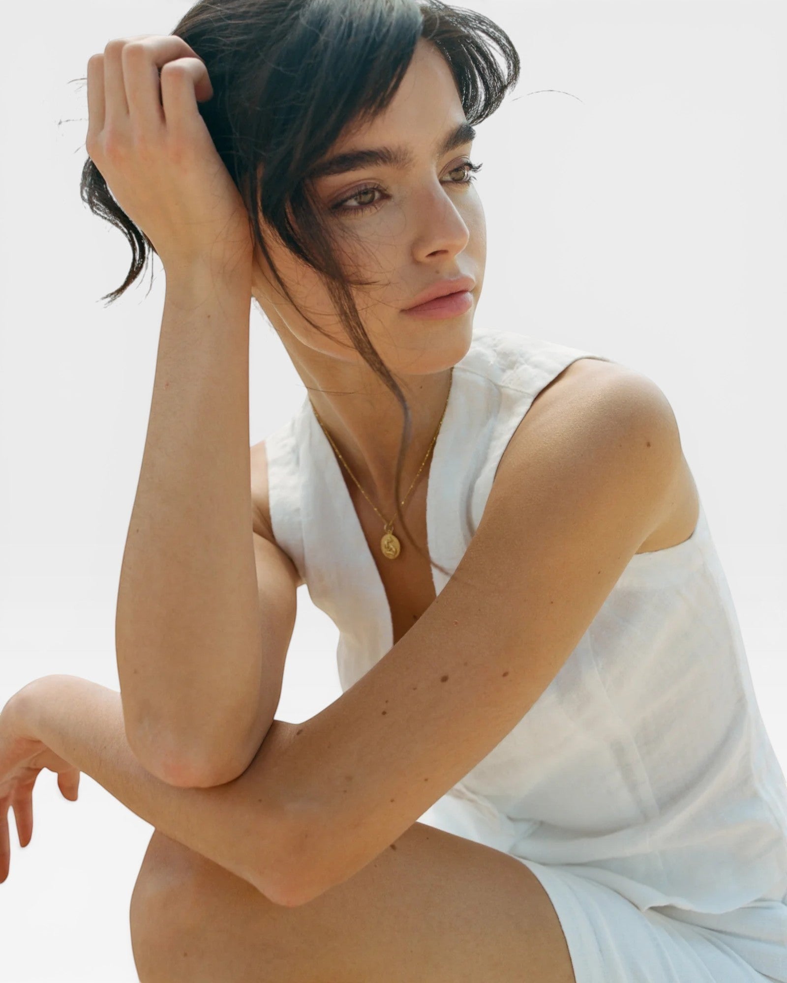 JONES + CO white heavyweight linen Violette Vest with Italian handcrafted buttons, sleeveless design.